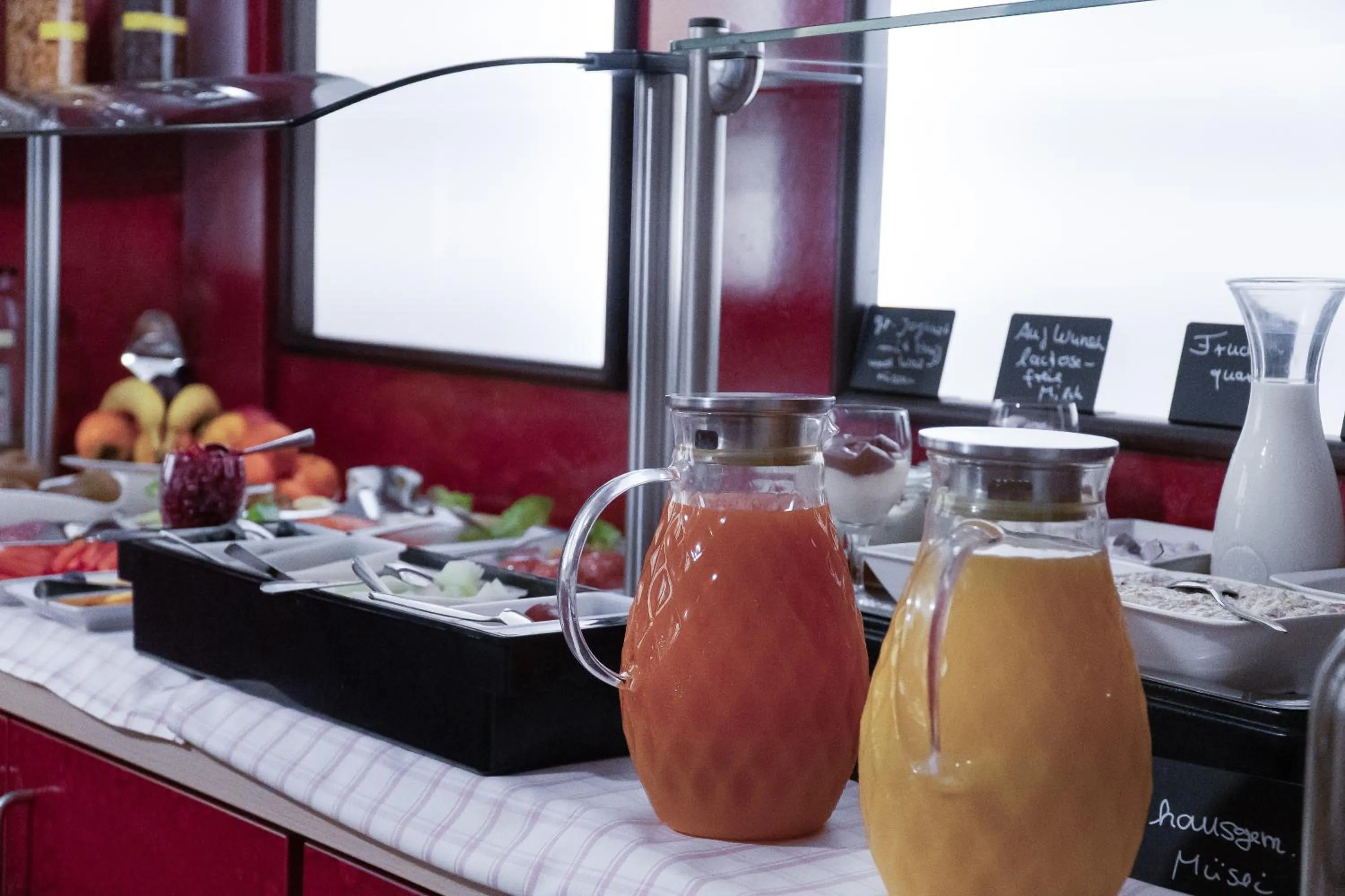 Buffet breakfast in Stadt-gut-Hotel Rheinischer Hof