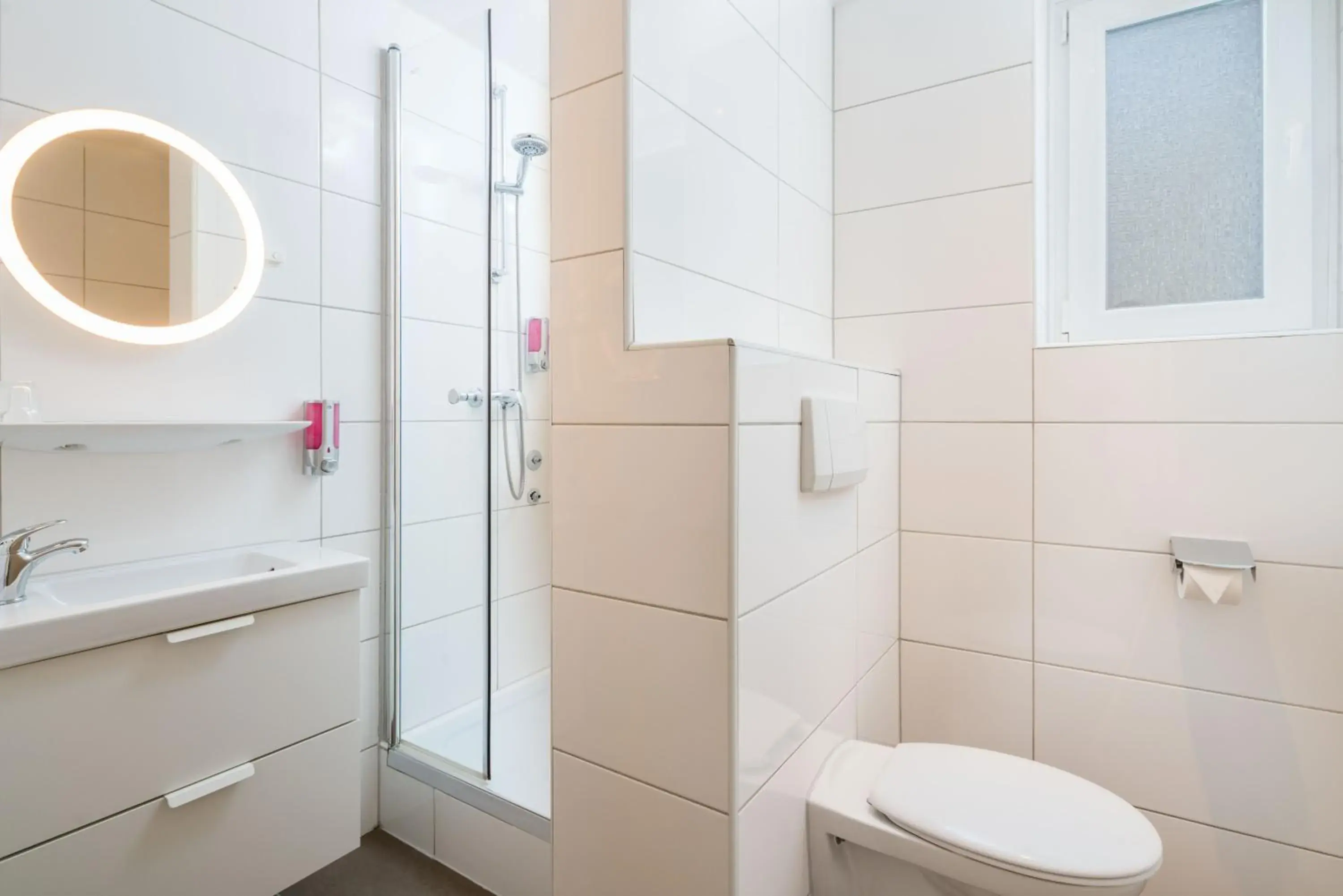 Standard Twin Room in Stadt-gut-Hotel Rheinischer Hof Standard Twin Room in Stadt-gut-Hotel Rheinischer Hof