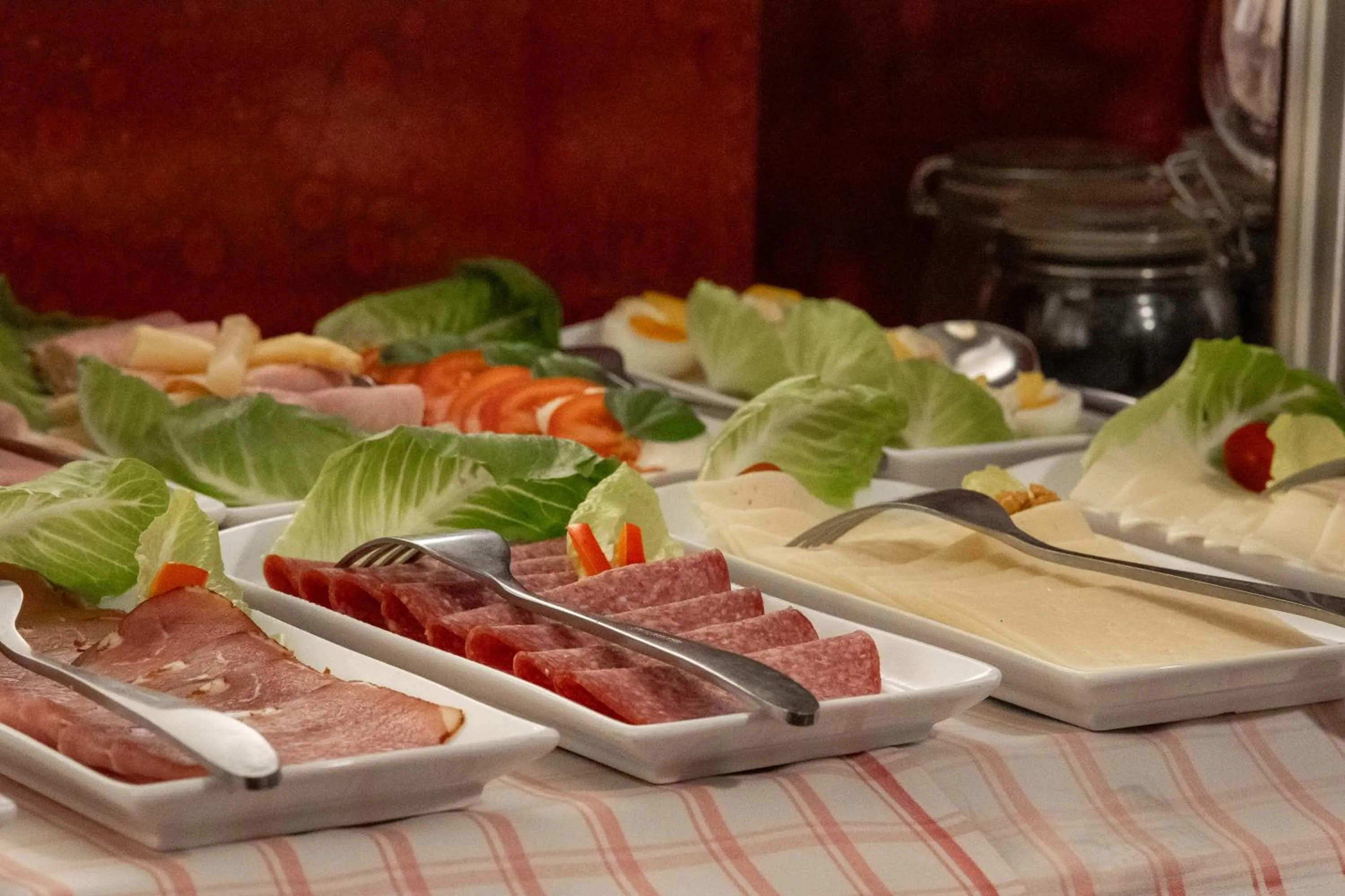 Buffet breakfast in Stadt-gut-Hotel Rheinischer Hof