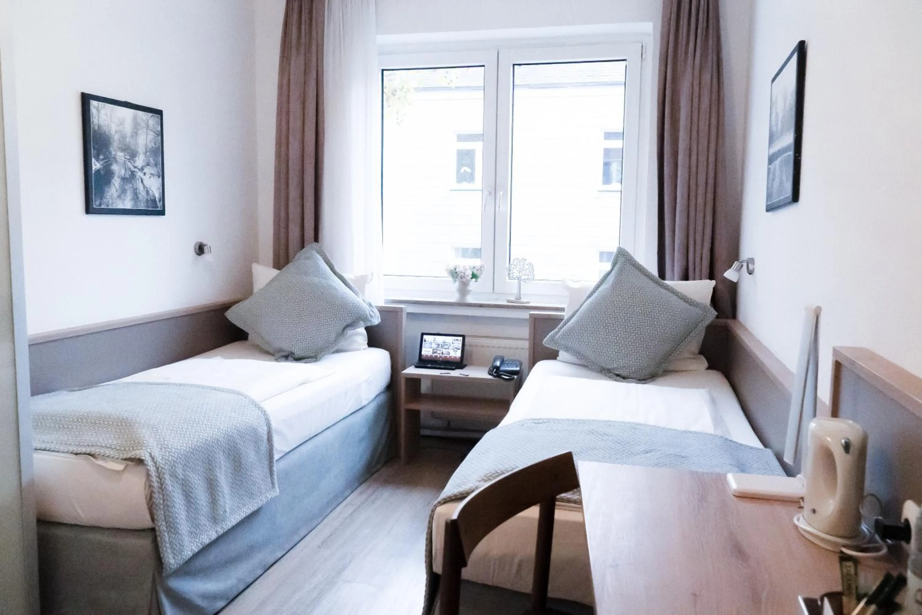 Photo of the whole room, Bed in Stadt-gut-Hotel Rheinischer Hof