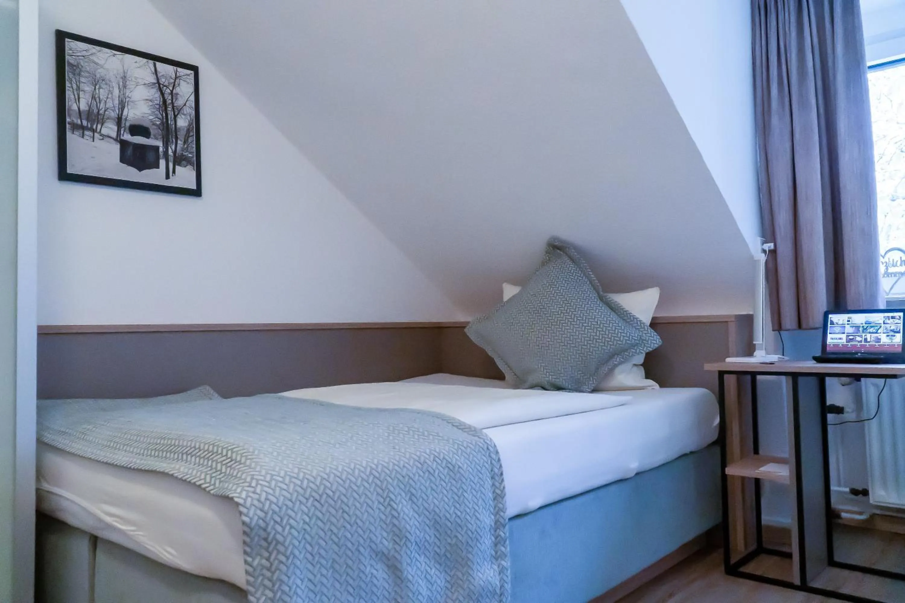 Bed in Stadt-gut-Hotel Rheinischer Hof