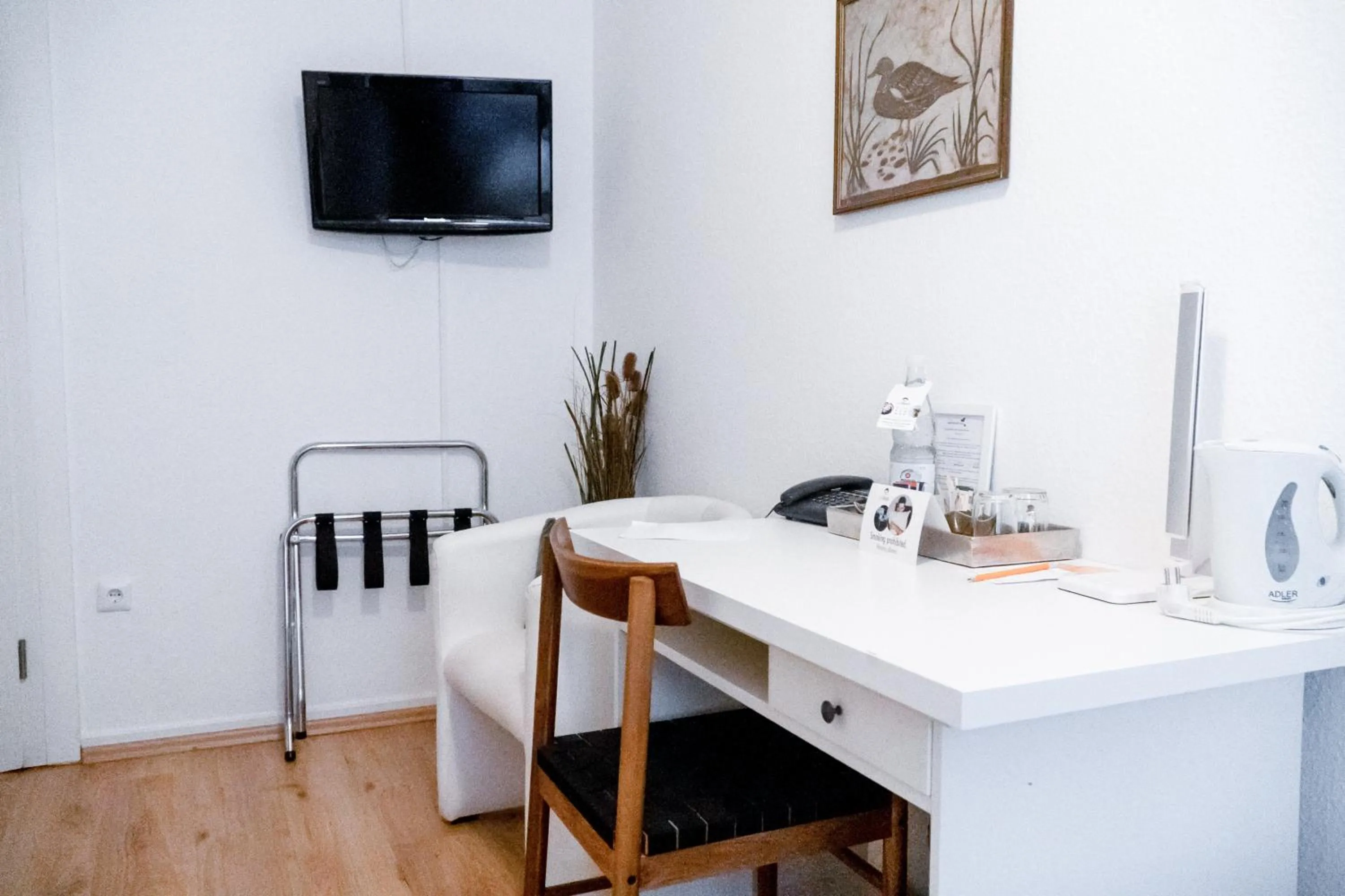 TV and multimedia in Stadt-gut-Hotel Rheinischer Hof