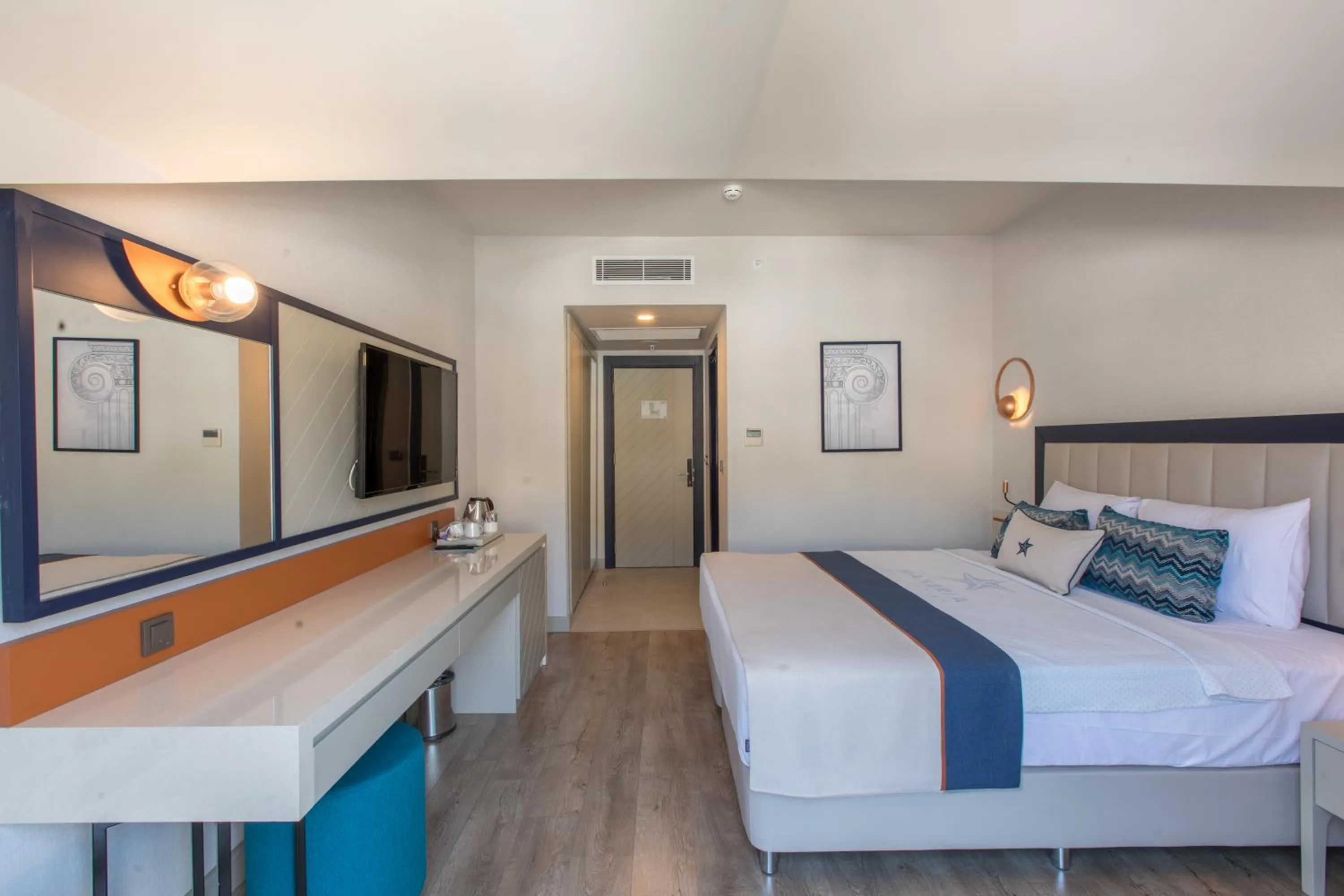 Bed in Maxeria Blue Didyma