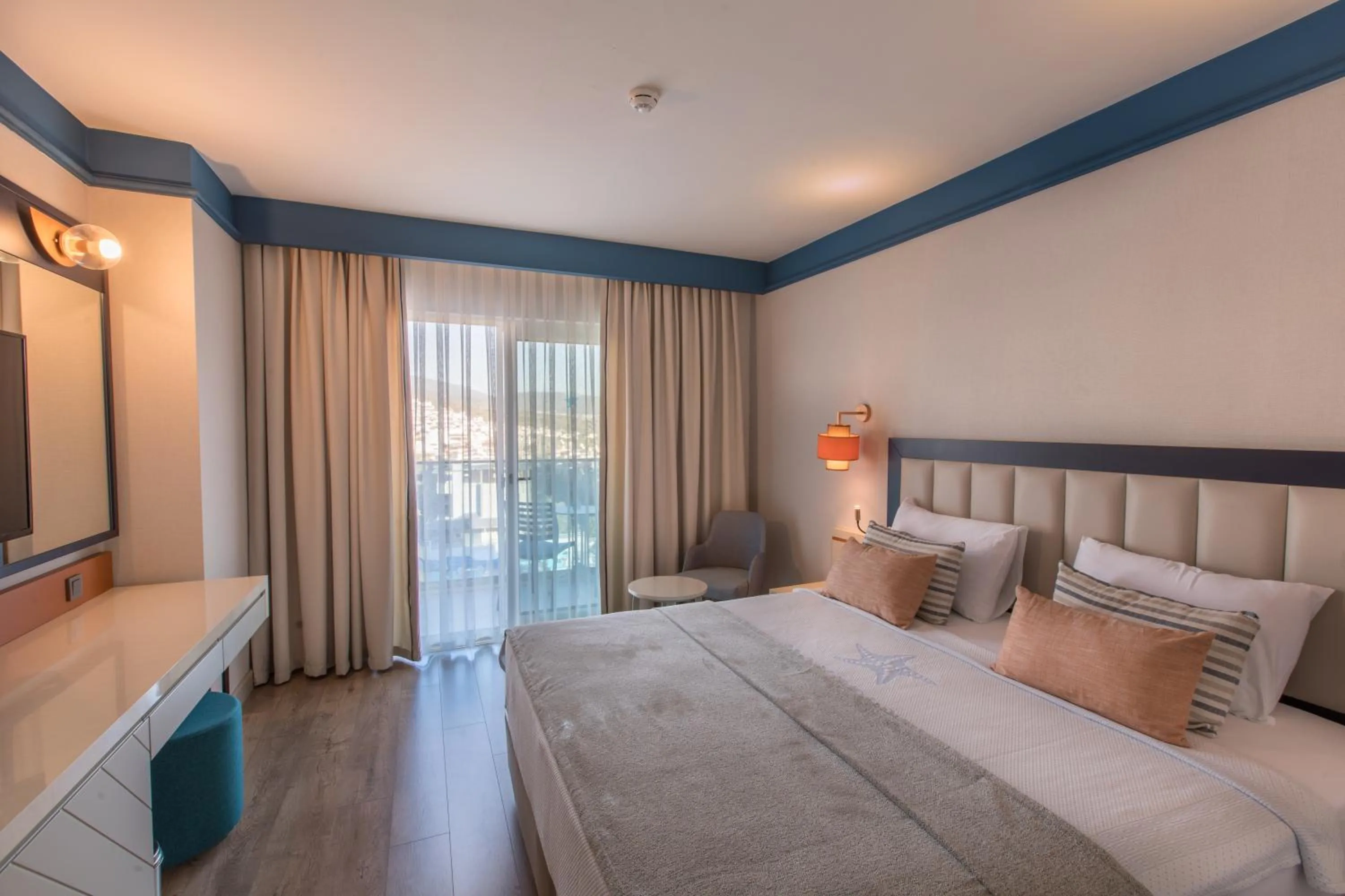 Bed in Maxeria Blue Didyma