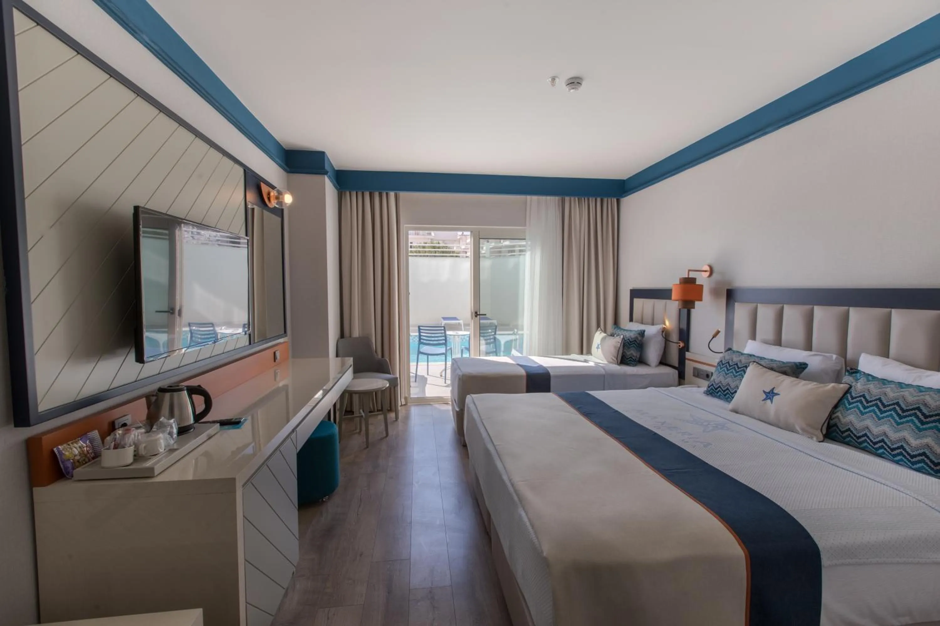 Bed in Maxeria Blue Didyma