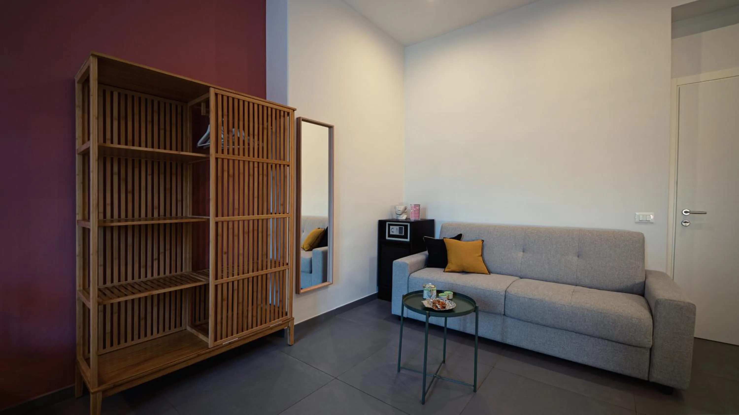 Communal lounge/ TV room in Zefiro Suites