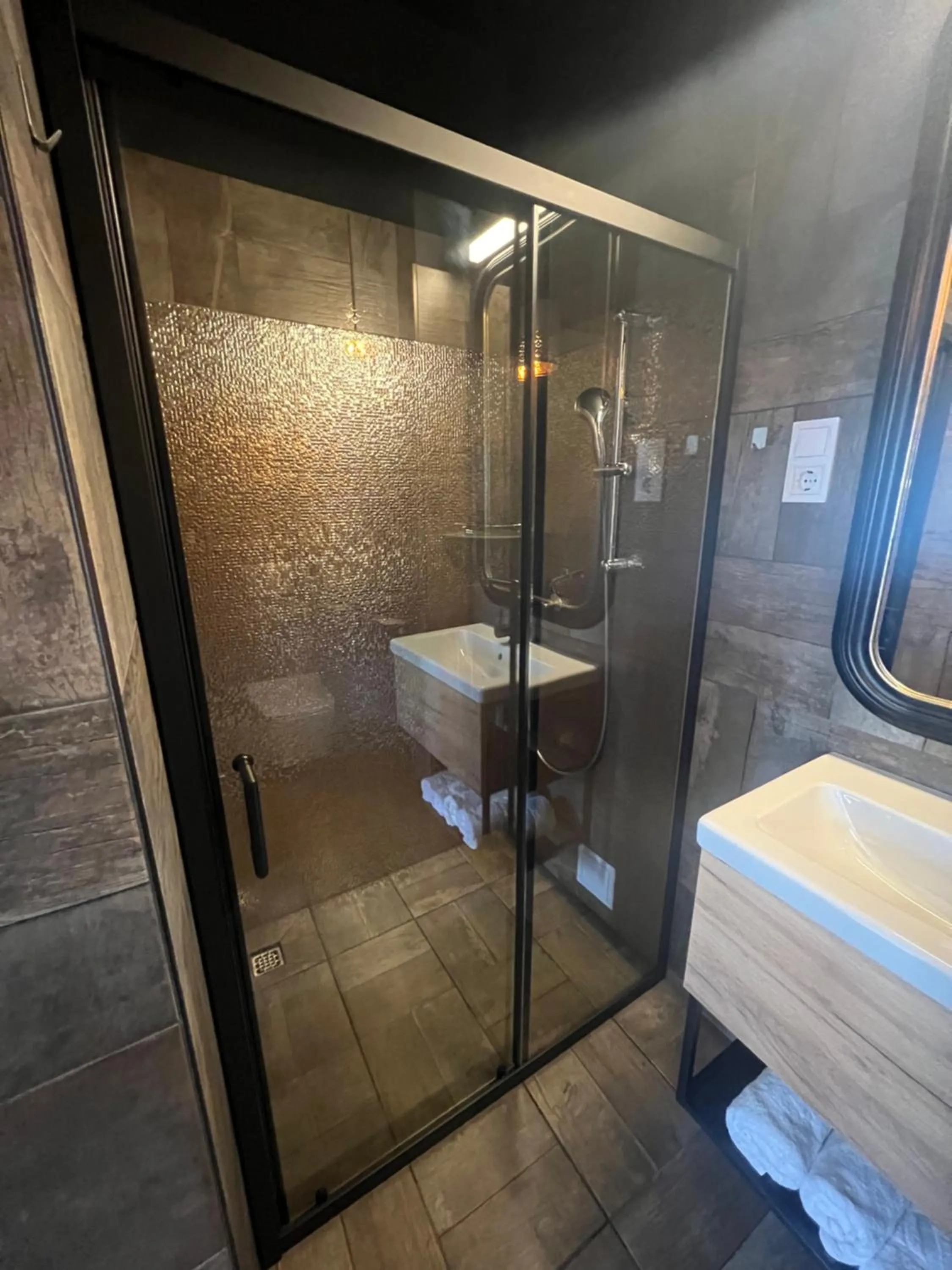 Shower in Boutique Hotel & Event Center