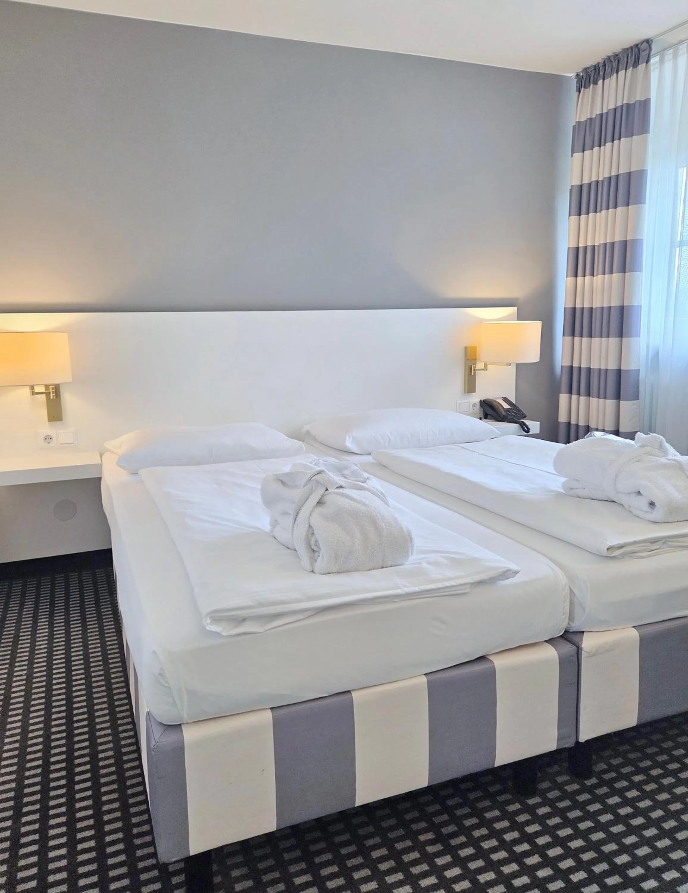 Bedroom, Bed in relexa hotel Schatten Stuttgart