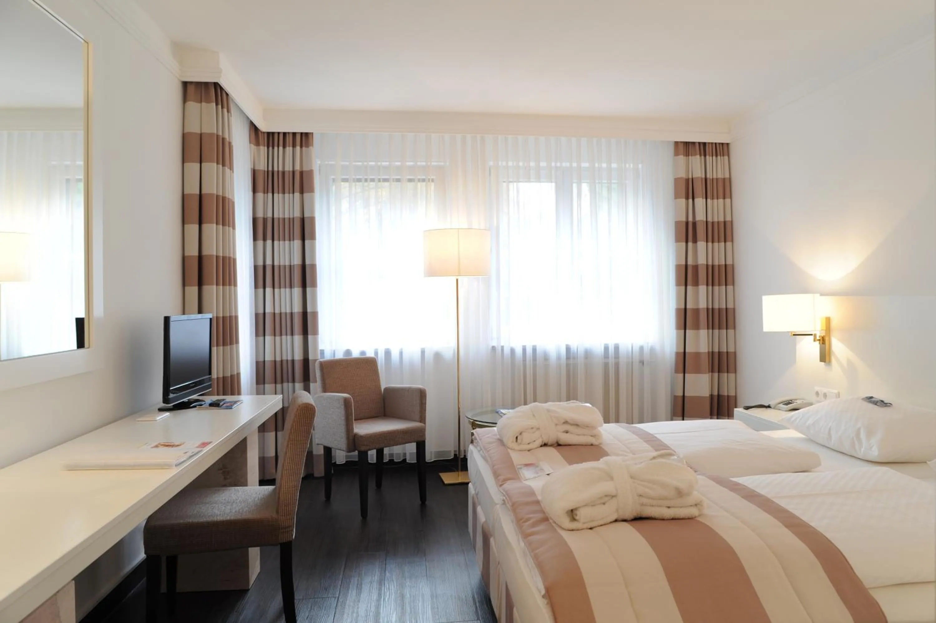 Photo of the whole room, Bed in relexa hotel Schatten Stuttgart