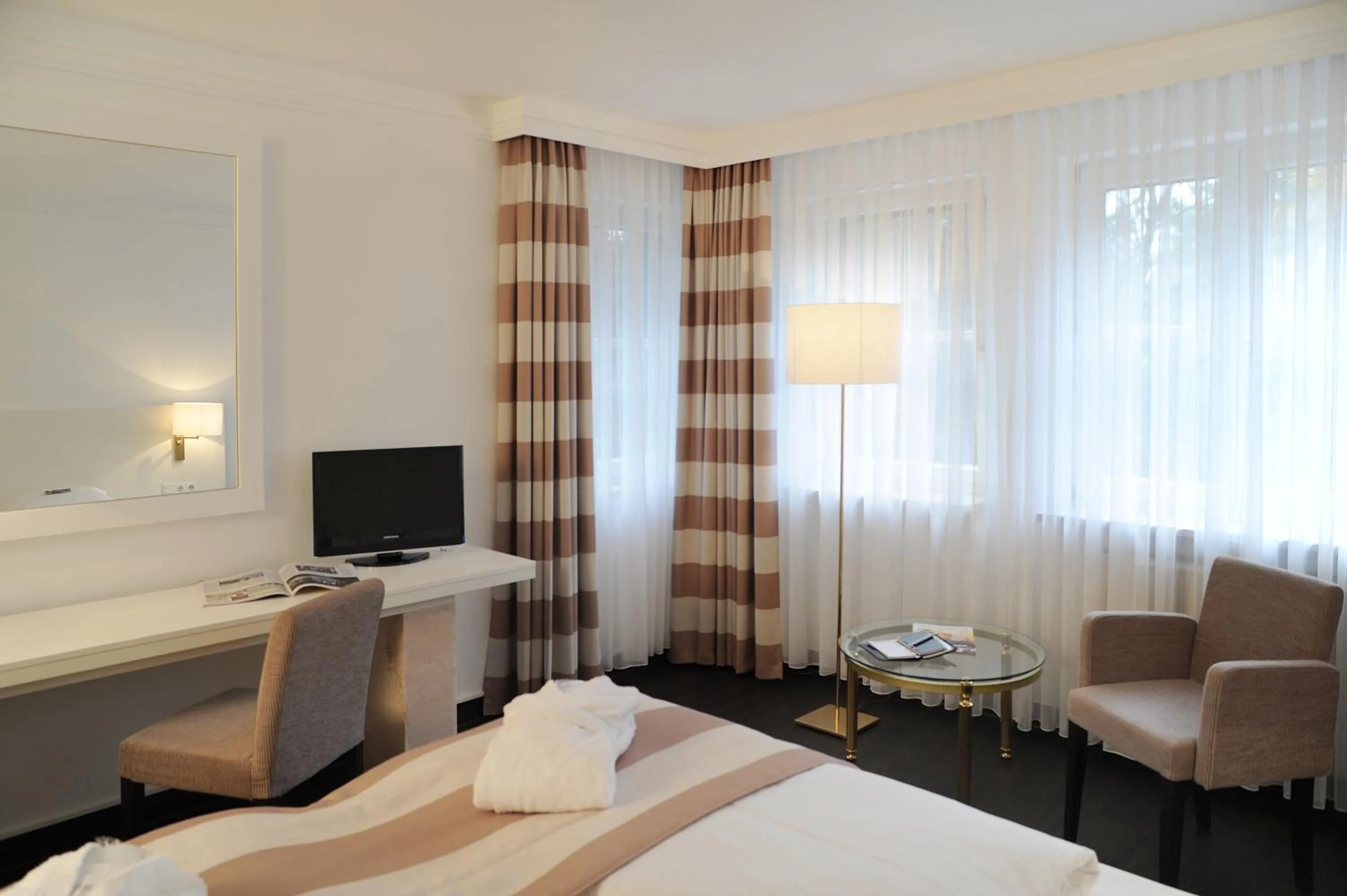 Photo of the whole room, Bed in relexa hotel Schatten Stuttgart