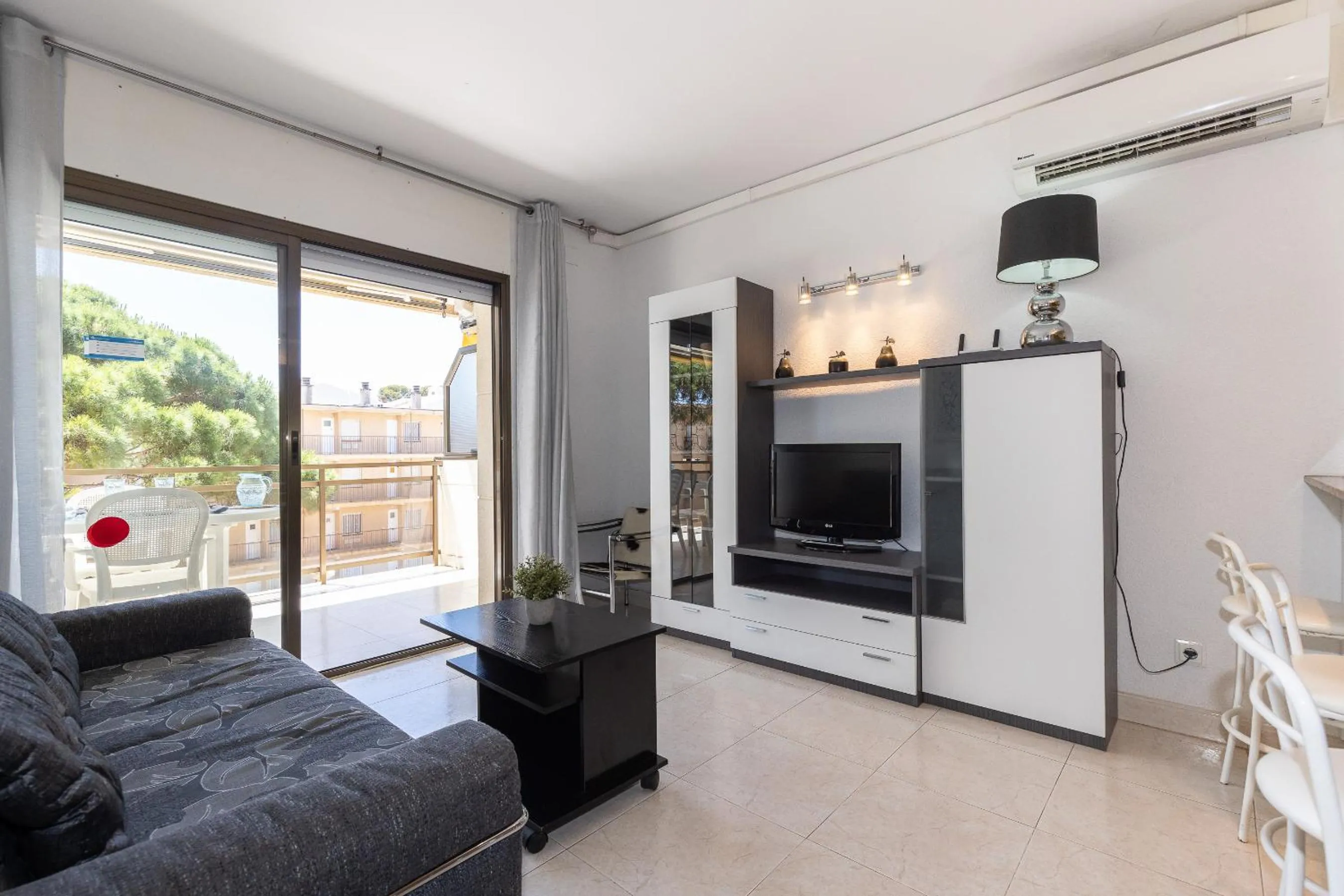 TV and multimedia in UHC Txingudi Family Apartments