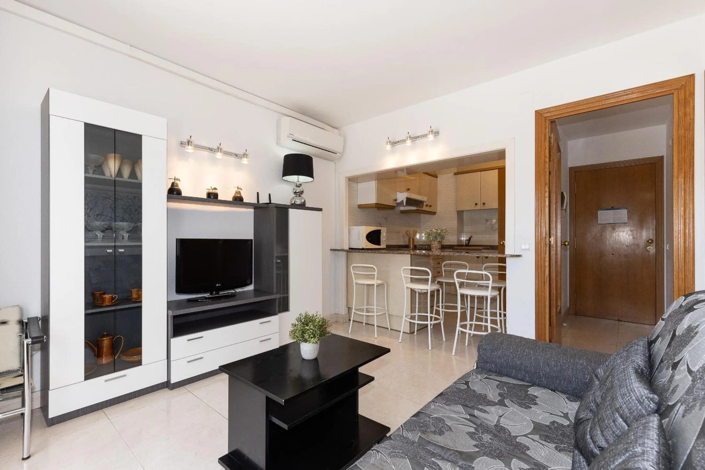 TV and multimedia in UHC Txingudi Family Apartments