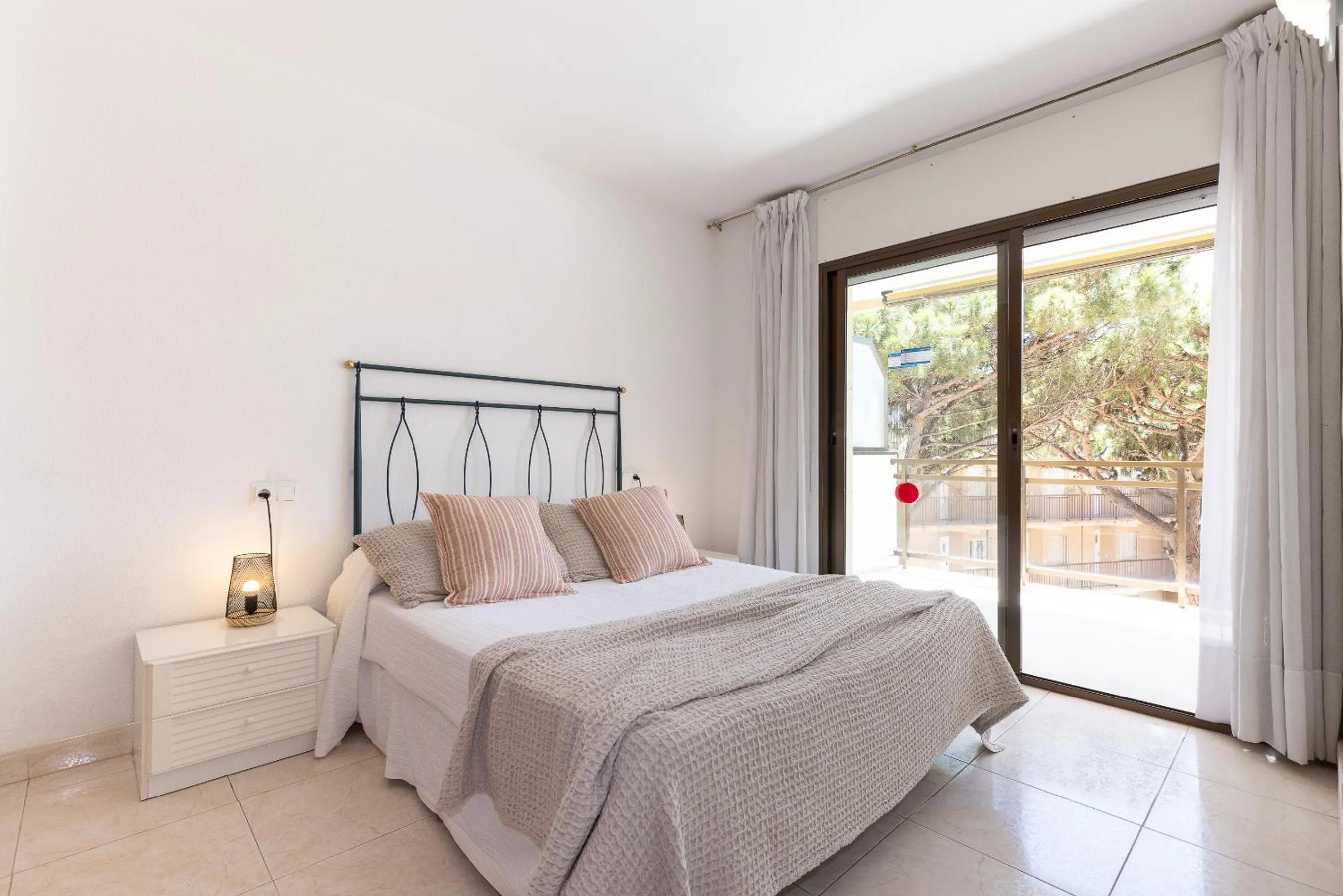 Bed in UHC Txingudi Family Apartments
