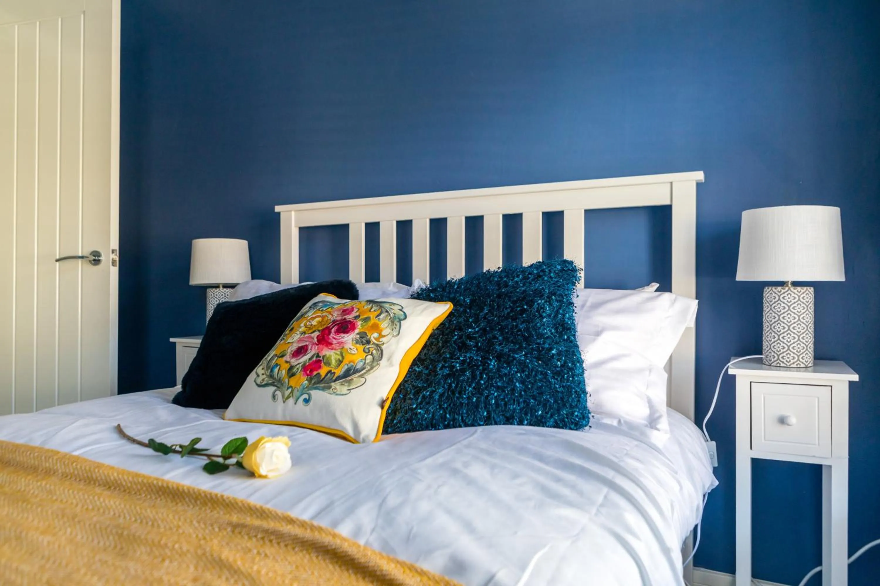 Bed in The Hollywood - Beautiful 3 Bedroom House