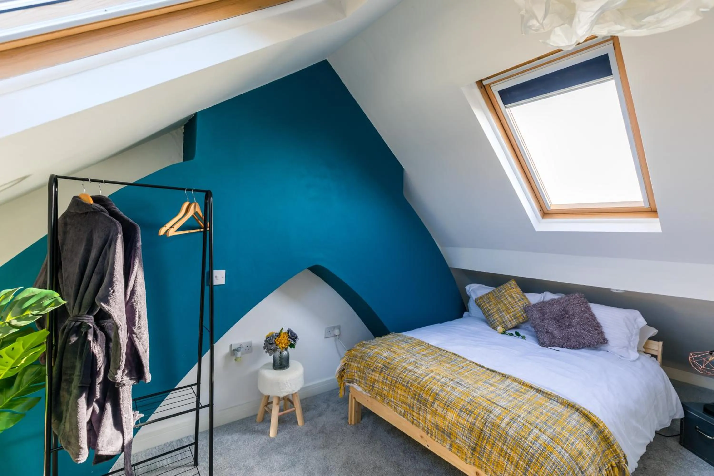 Bed in The Hollywood - Beautiful 3 Bedroom House