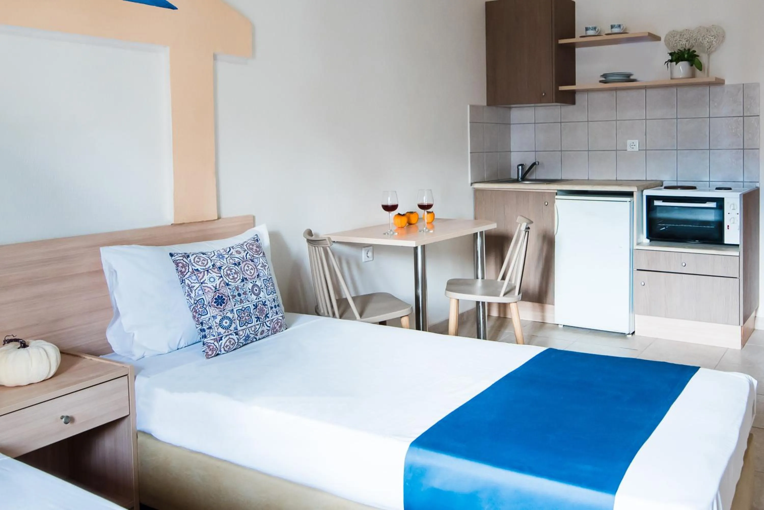 Kitchen or kitchenette, Bed in Ilios Malia Hotel Resort