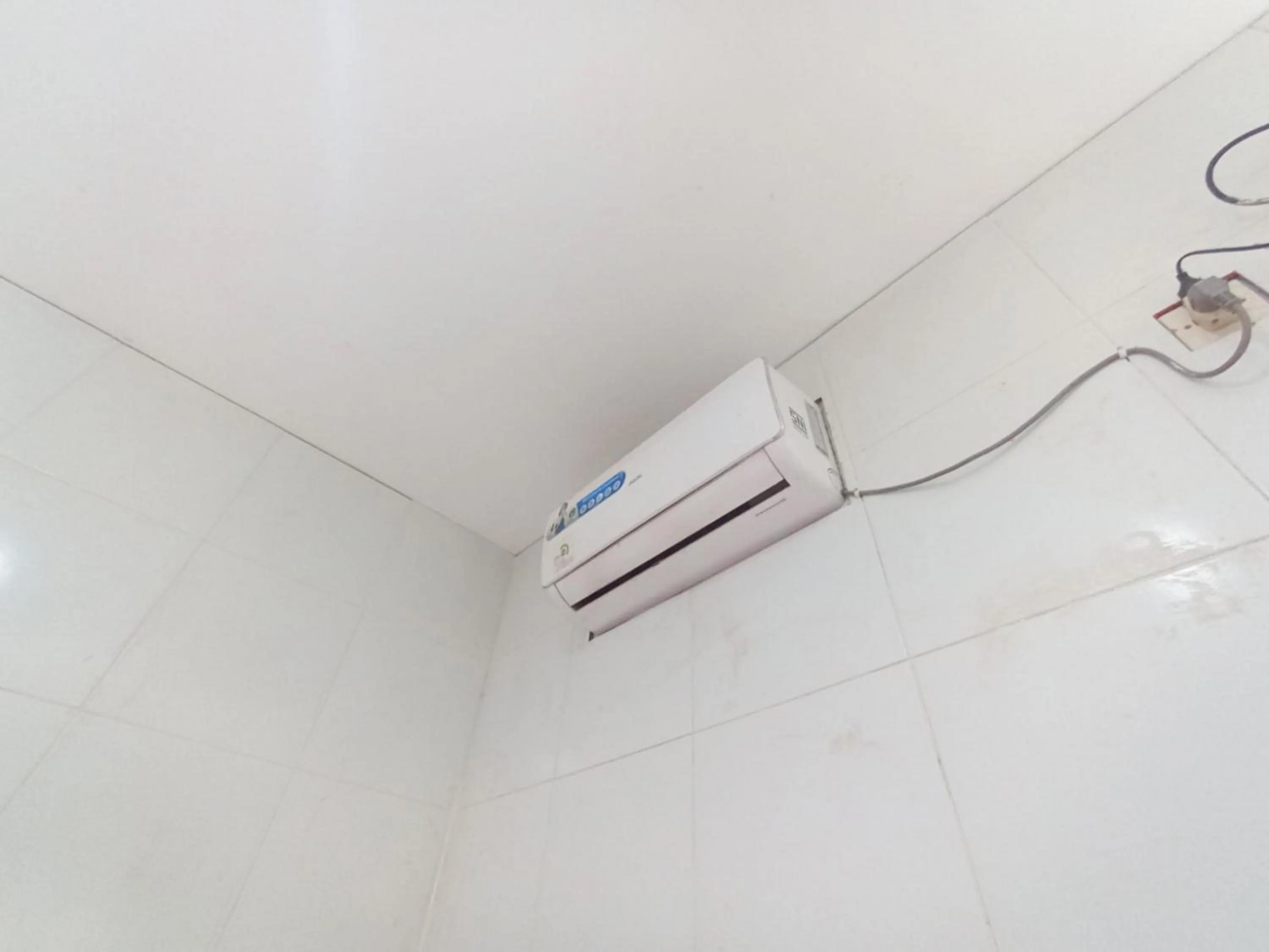 air conditioner in RedDoorz at Griya Jeniee Near Stadion Wilis Madiun