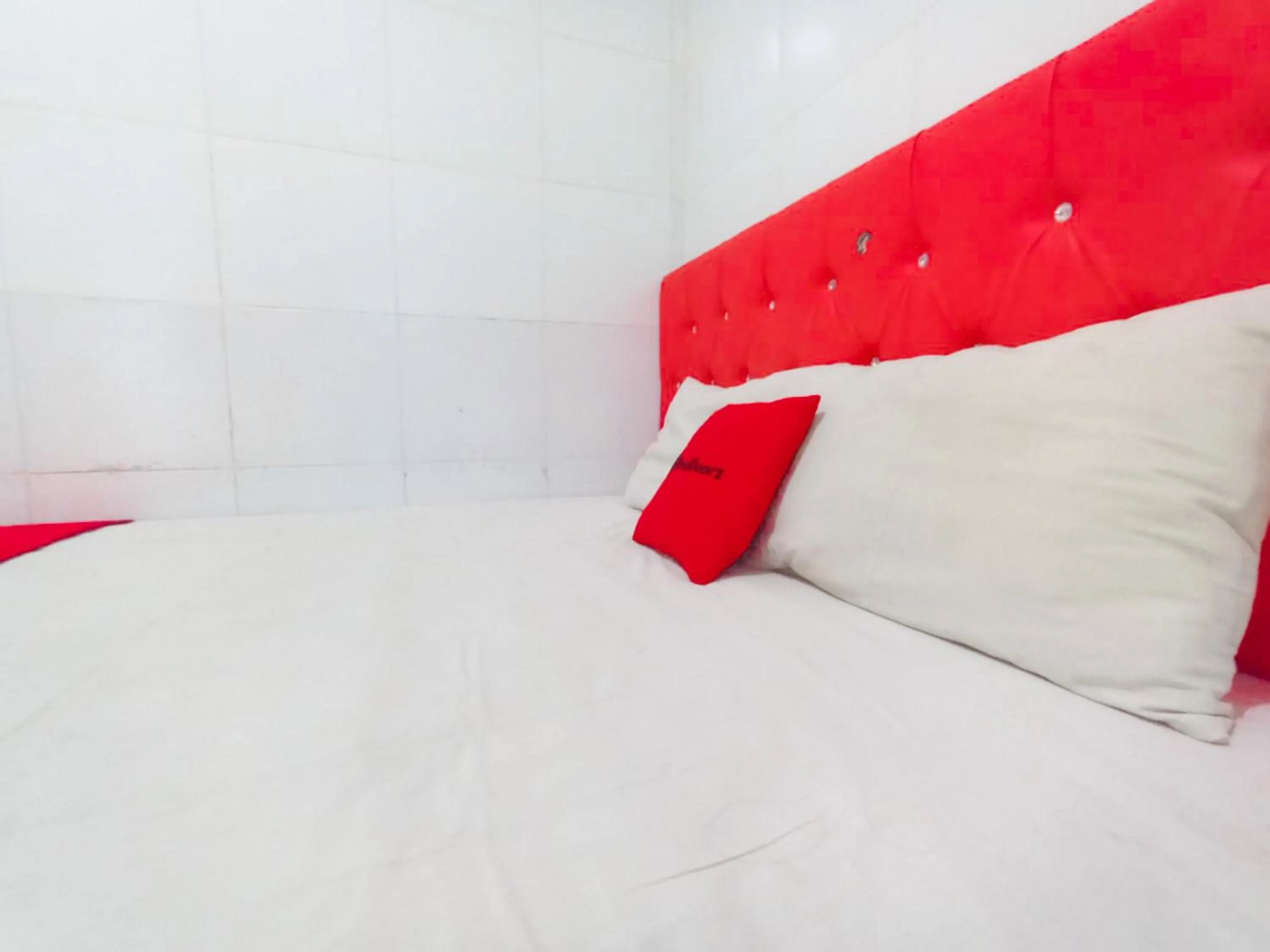 Bedroom, Bed in RedDoorz at Griya Jeniee Near Stadion Wilis Madiun