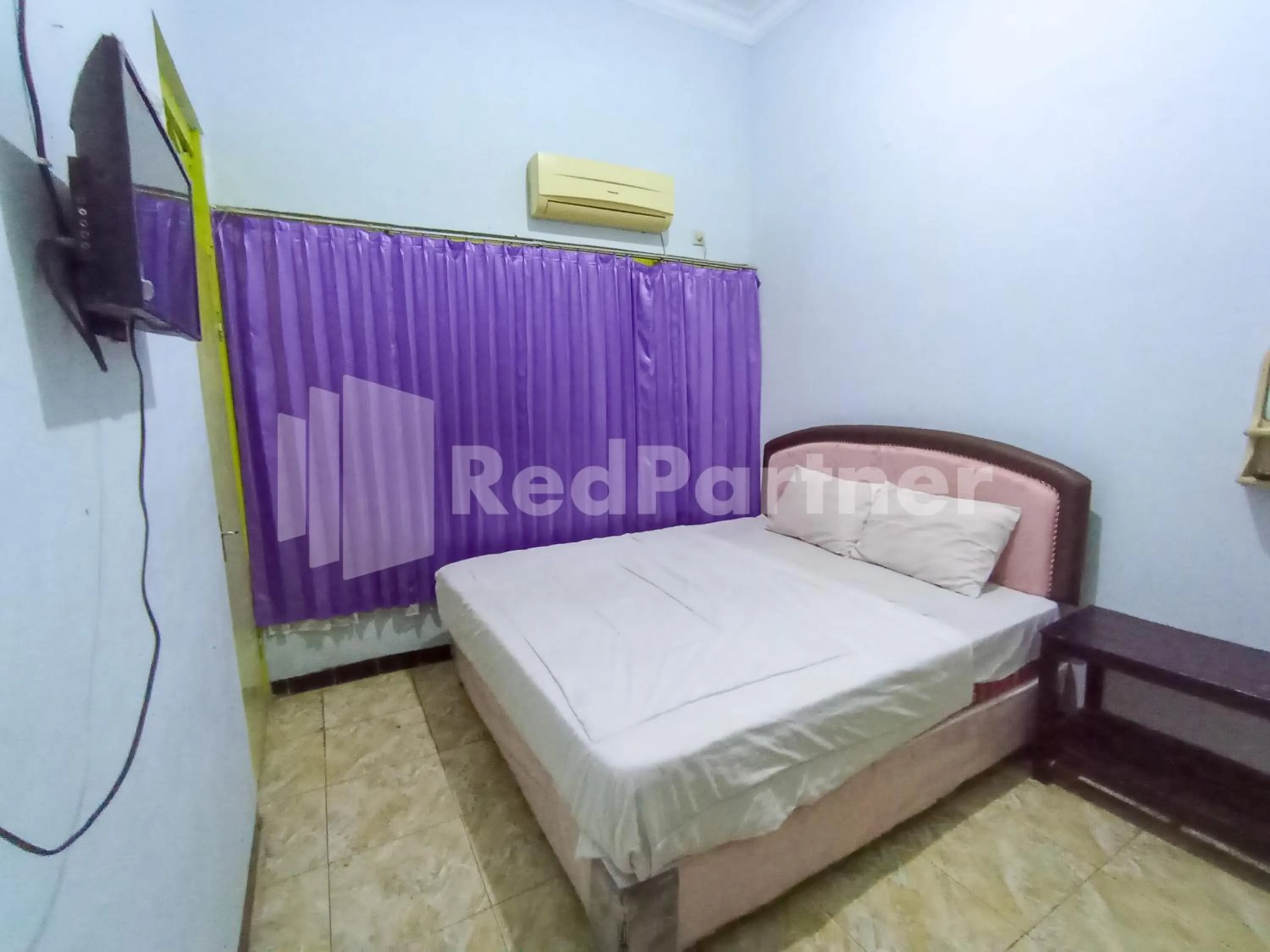 Bedroom, Bed in Orange inn RedPartner Madiun