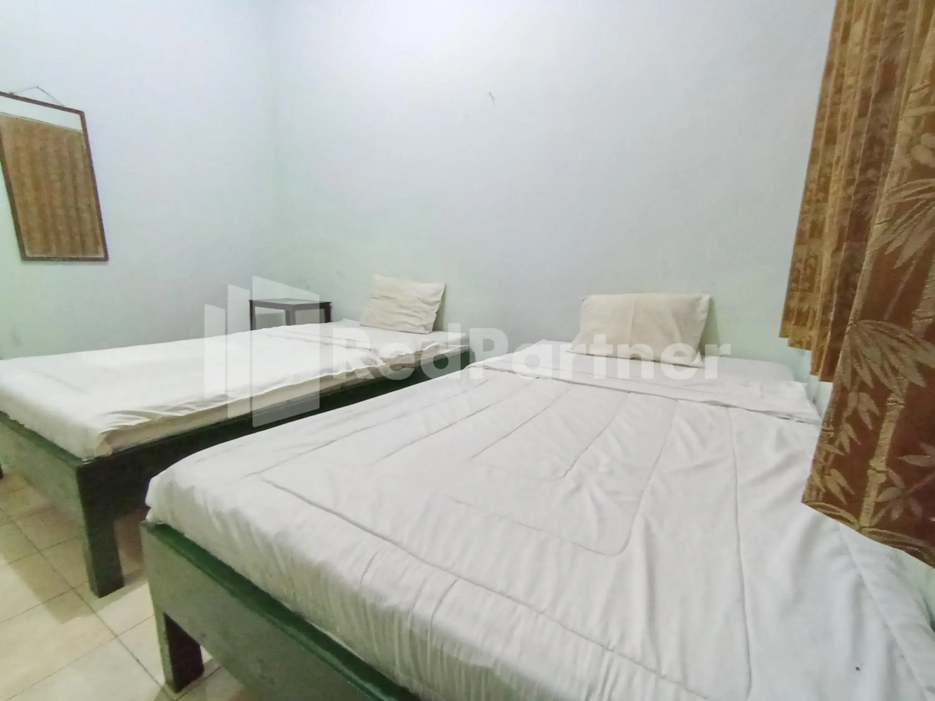 Bedroom, Bed in Orange inn RedPartner Madiun Bedroom, Bed in Orange inn RedPartner Madiun