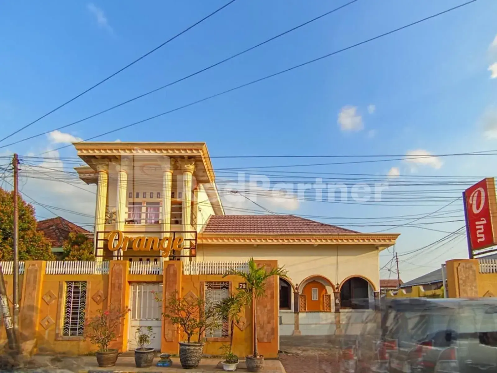 Facade/entrance in Orange inn RedPartner Madiun Facade/entrance in Orange inn RedPartner Madiun