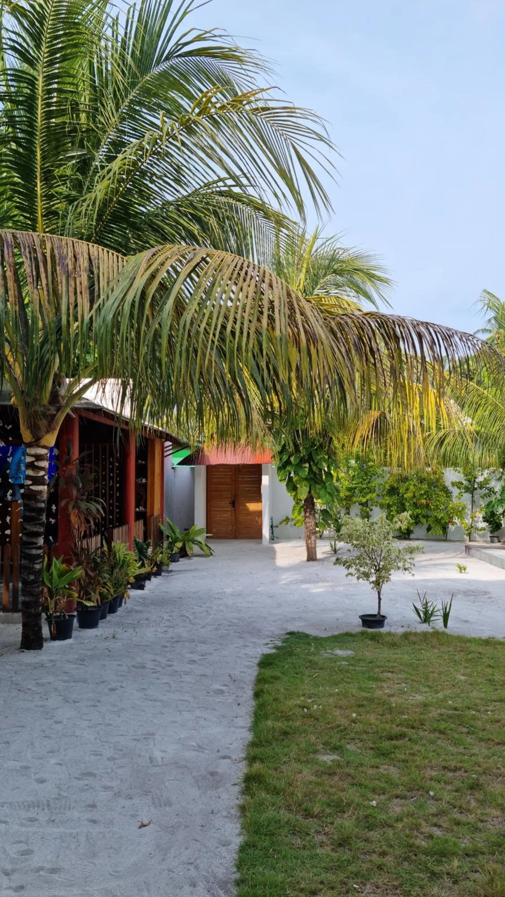 Dhonveli Inn