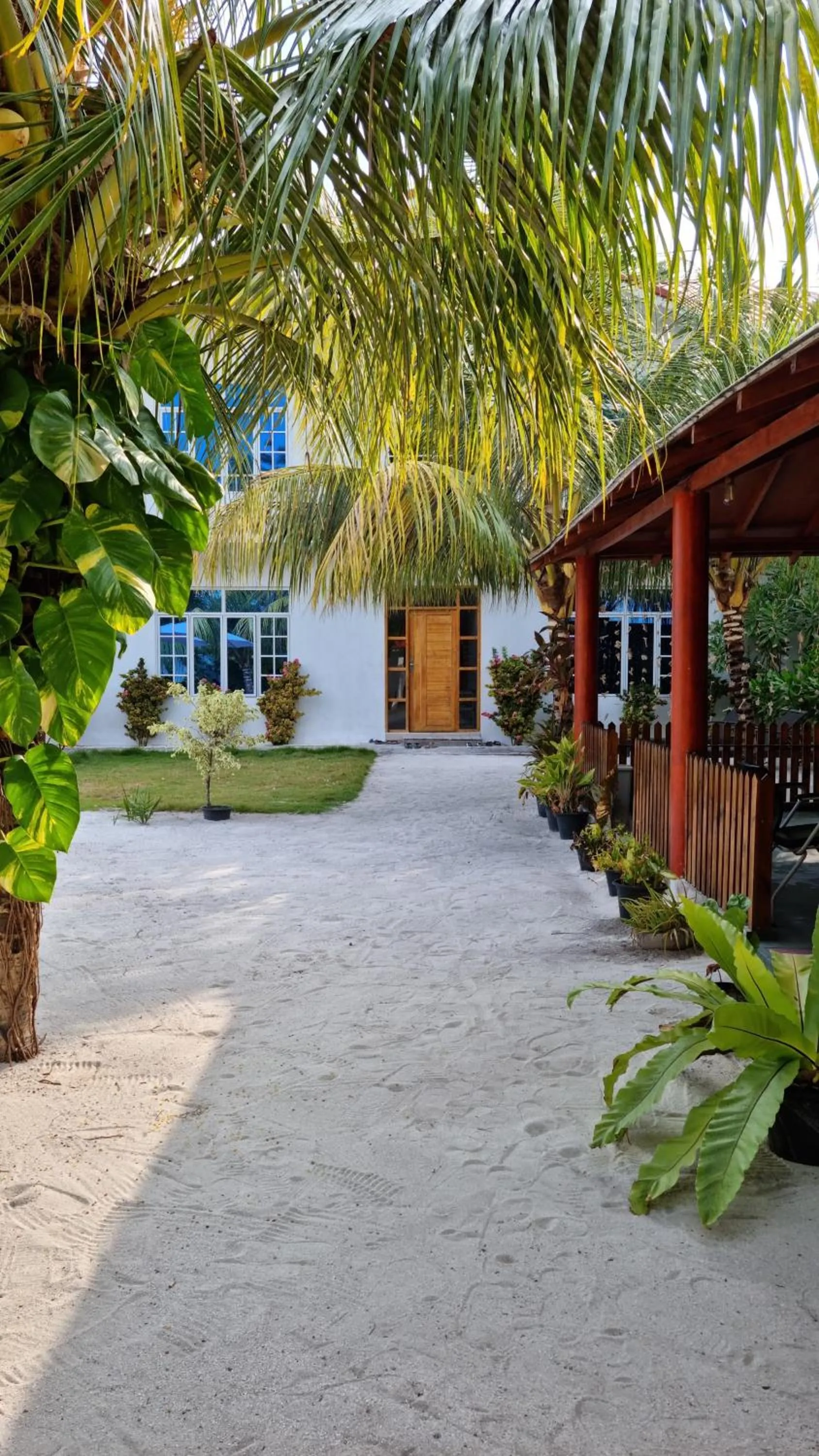 Dhonveli Inn
