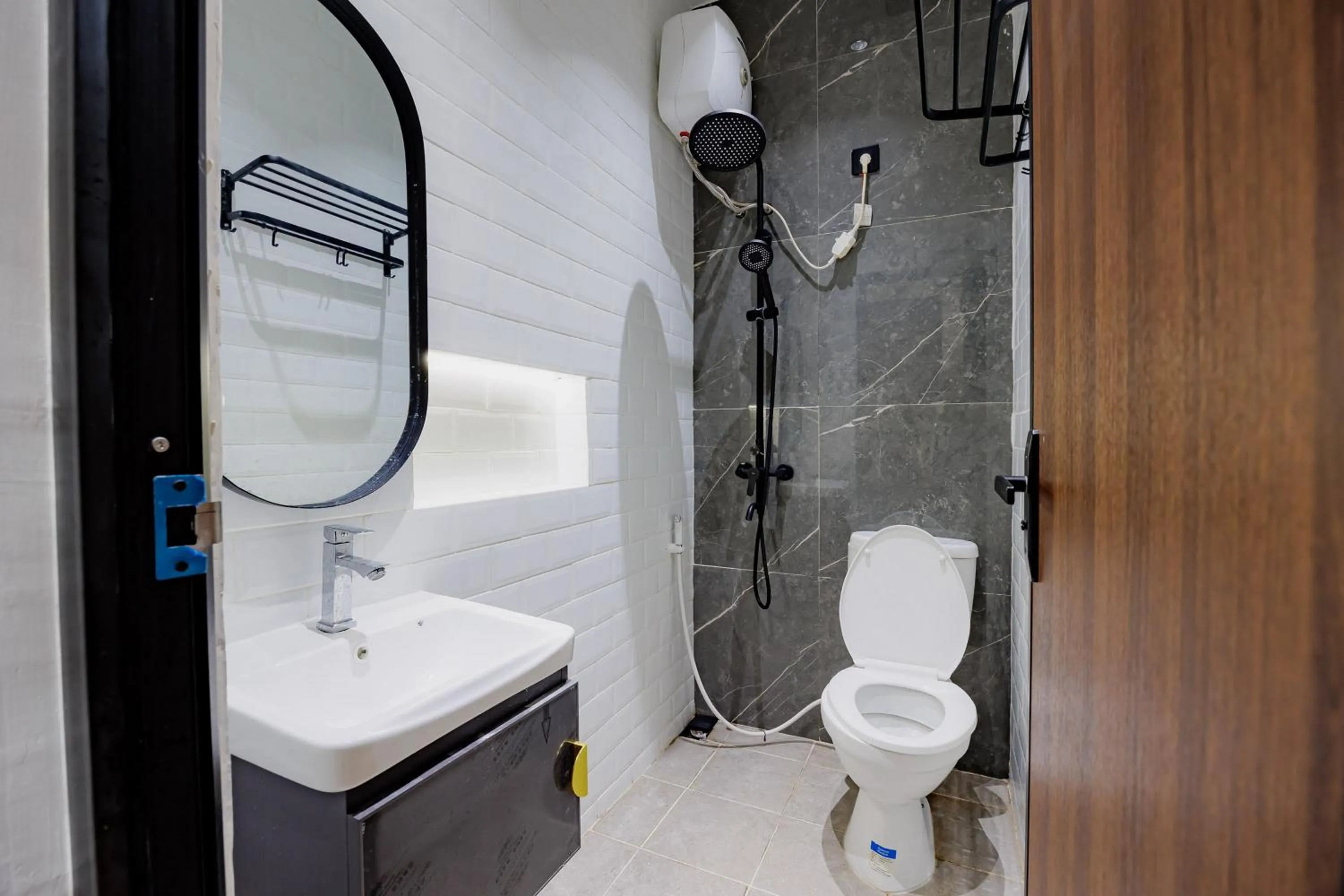 Bathroom in Urbanview Hotel Yampi TB Simatupang