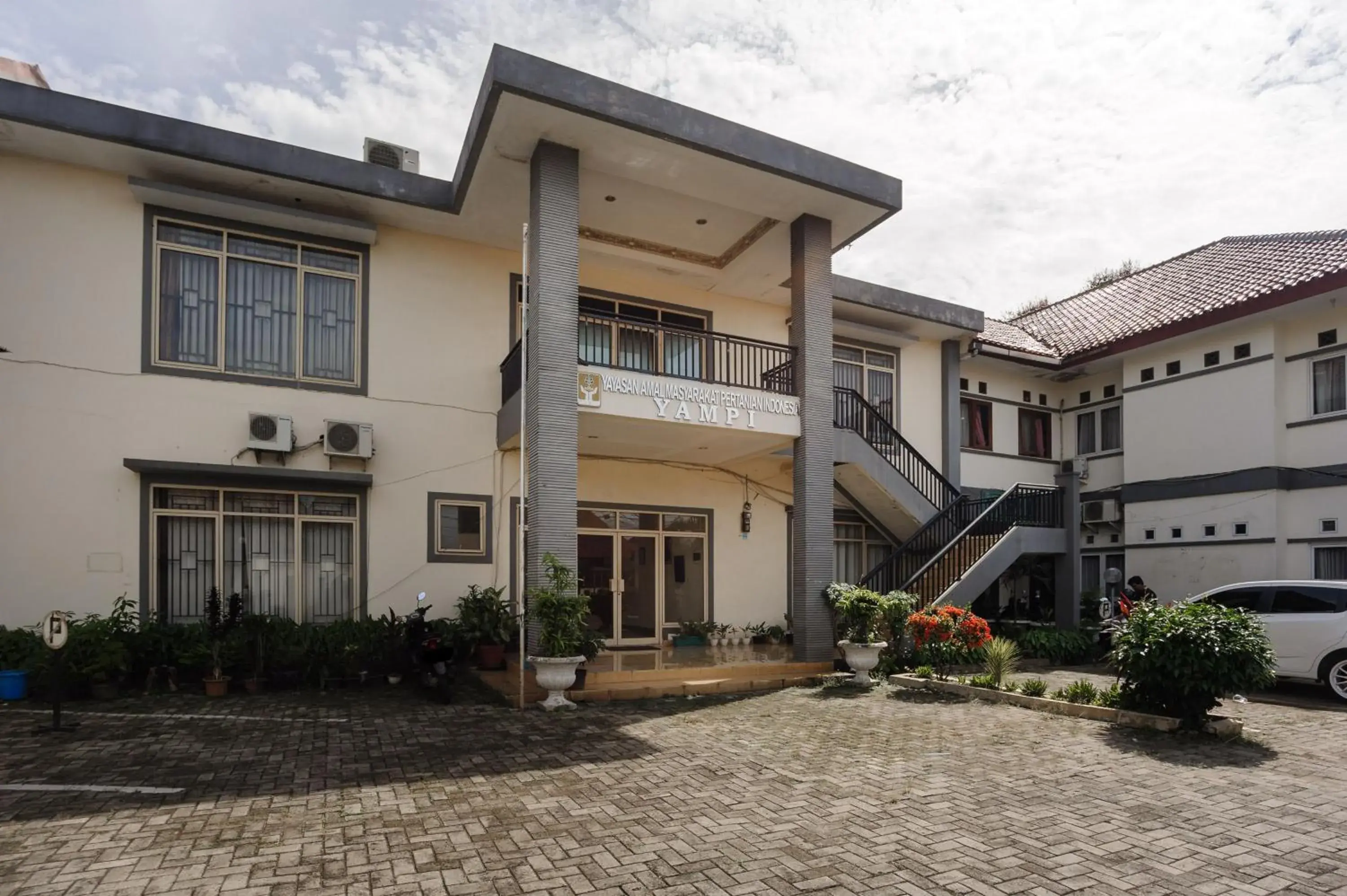 Property building in RedDoorz syariah near AEON Mall Tanjung Barat Property building in RedDoorz syariah near AEON Mall Tanjung Barat