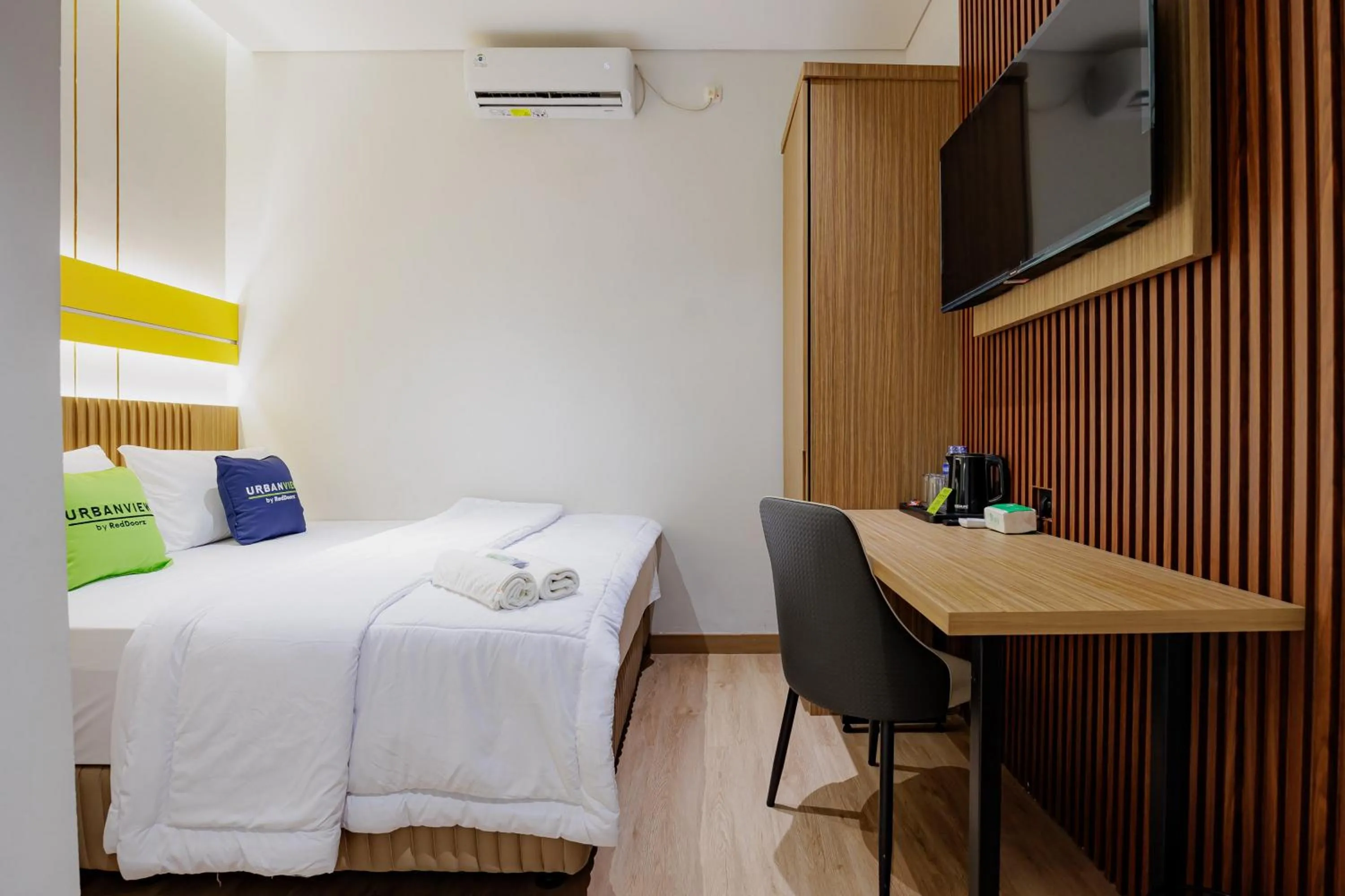 Bedroom, Bed in Urbanview Hotel Yampi TB Simatupang