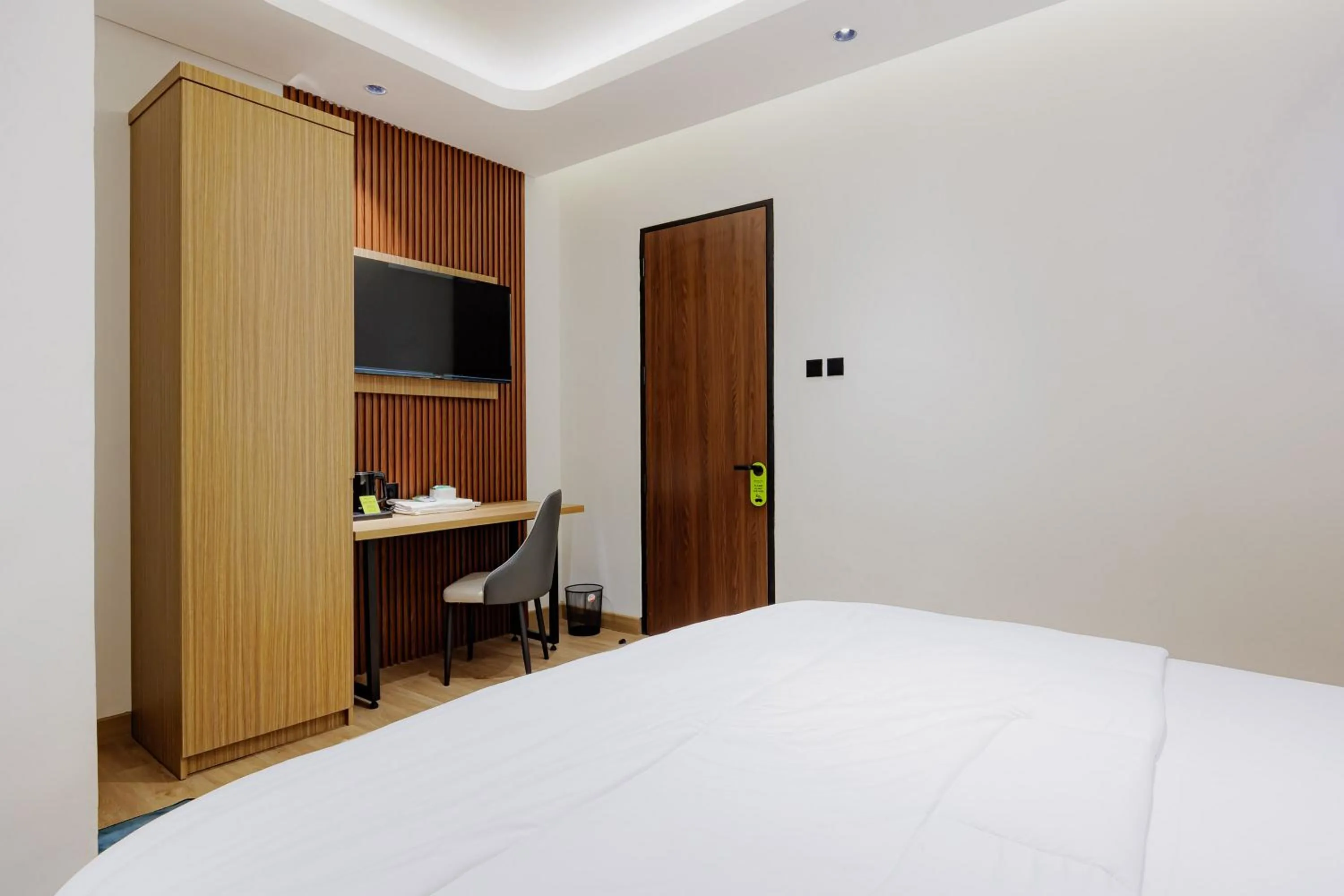 Bedroom, Bed in Urbanview Hotel Yampi TB Simatupang