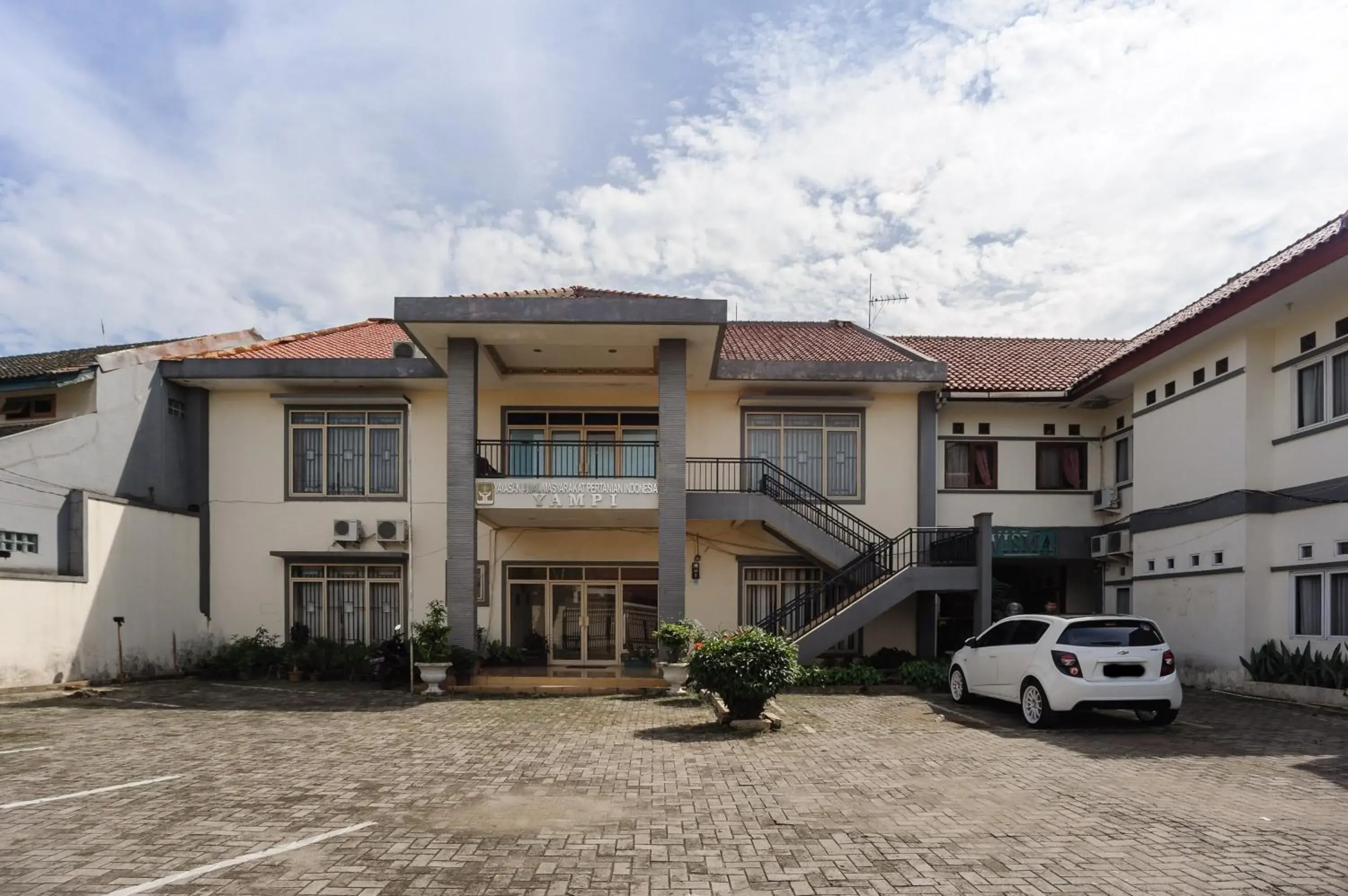 Property building in RedDoorz syariah near AEON Mall Tanjung Barat Property building in RedDoorz syariah near AEON Mall Tanjung Barat