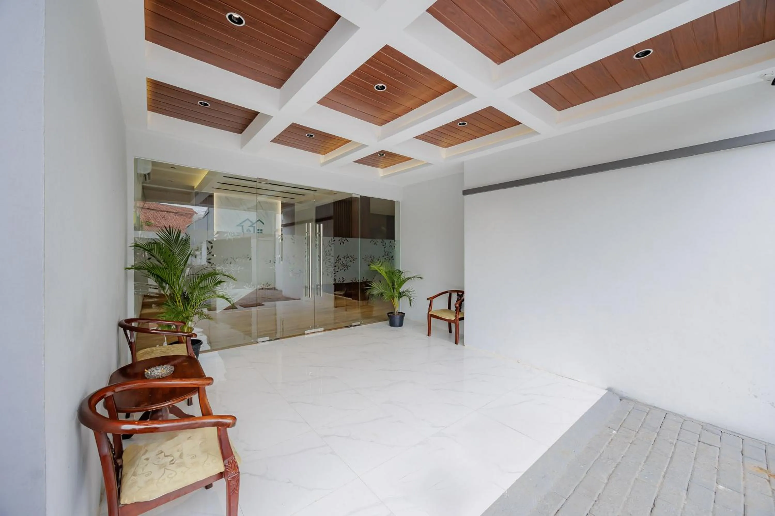 Facade/entrance in Urbanview Hotel Yampi TB Simatupang