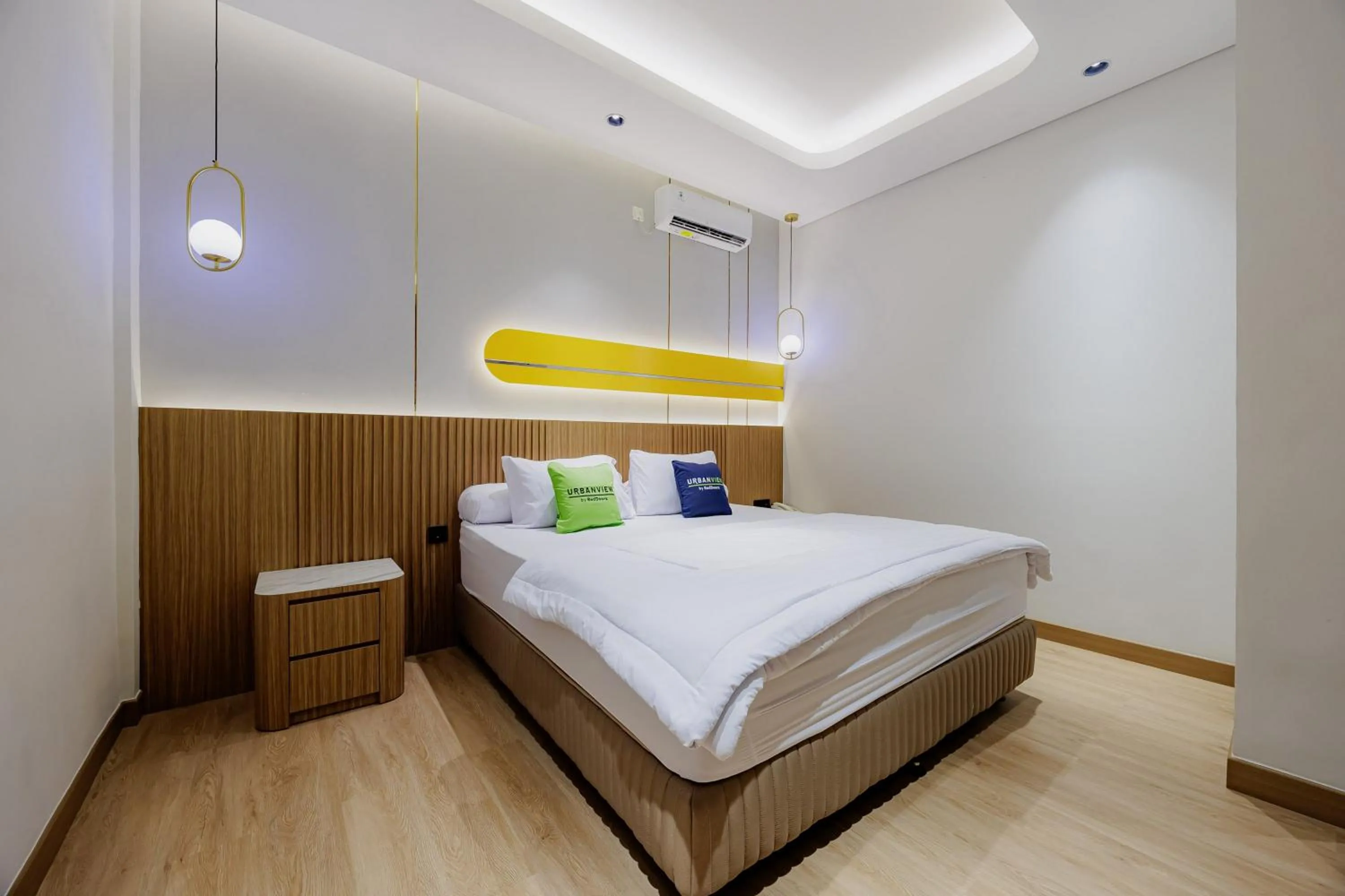 Bedroom, Bed in Urbanview Hotel Yampi TB Simatupang