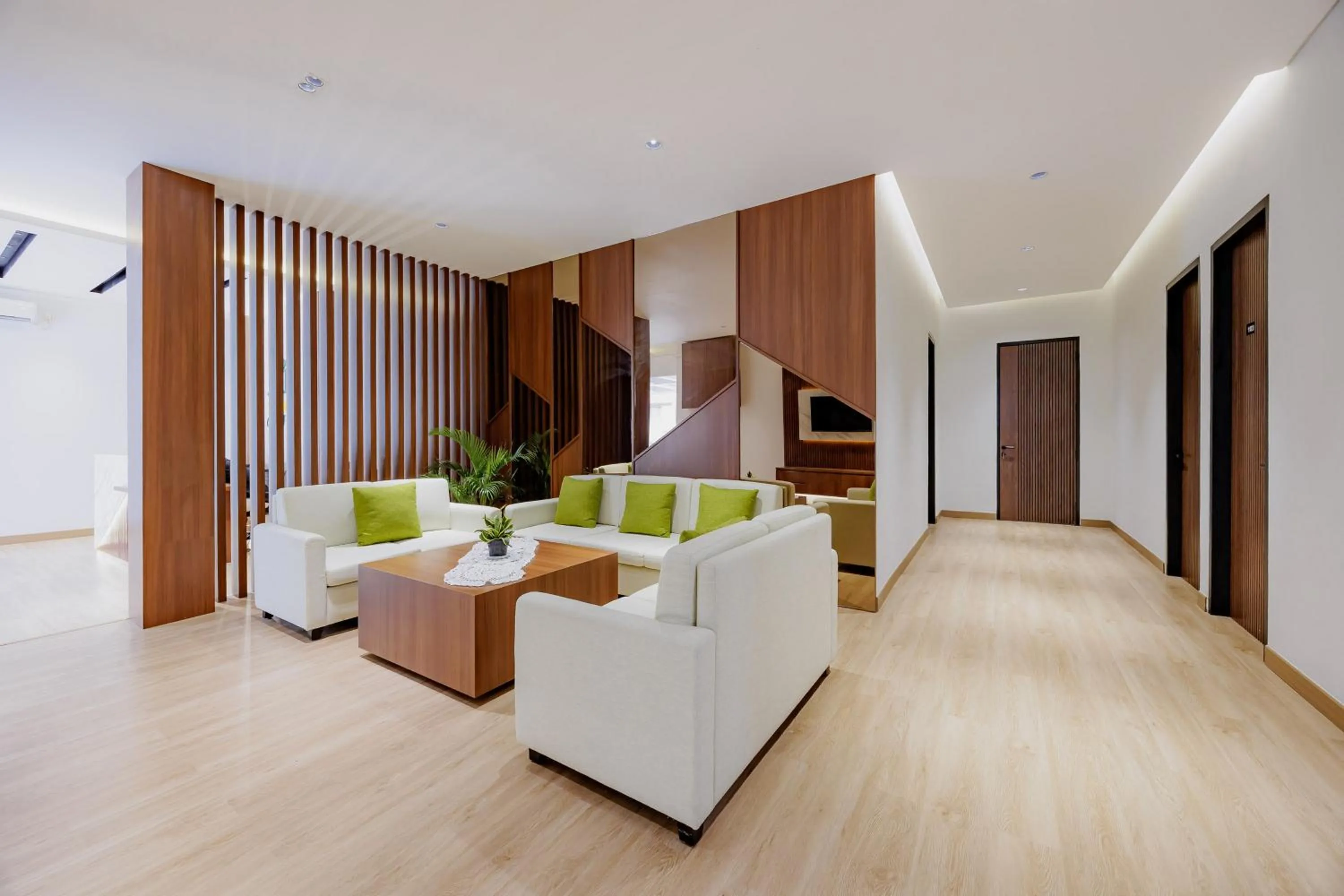 Seating area in Urbanview Hotel Yampi TB Simatupang