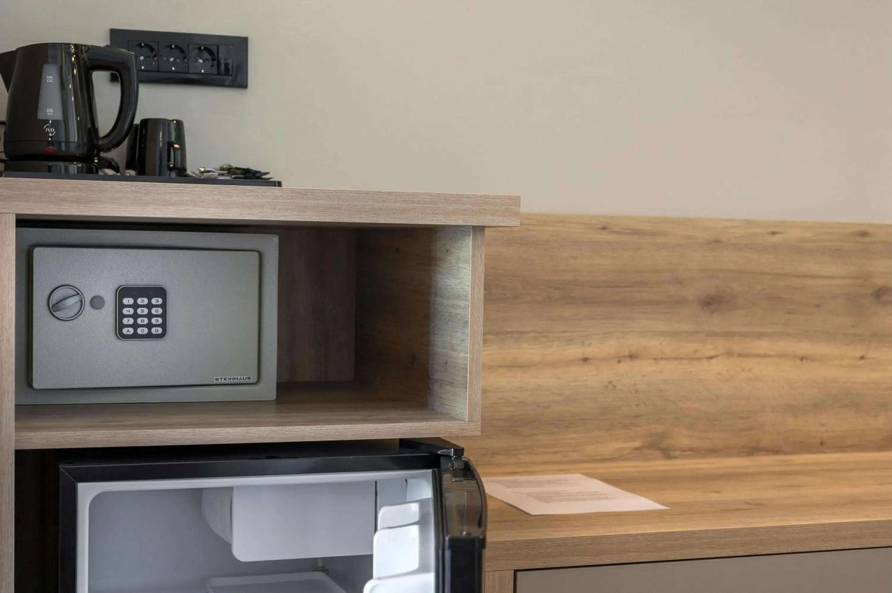 Deluxe Double Room with Side Sea View in Mare Blue Suites Deluxe Double Room with Side Sea View in Mare Blue Suites