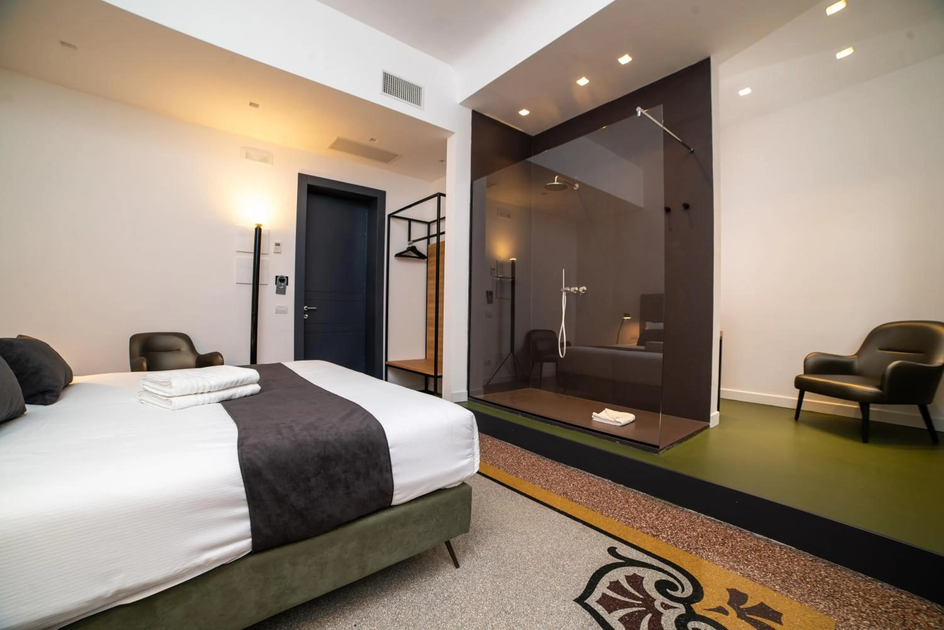 Photo of the whole room in Youroom Boncompagni