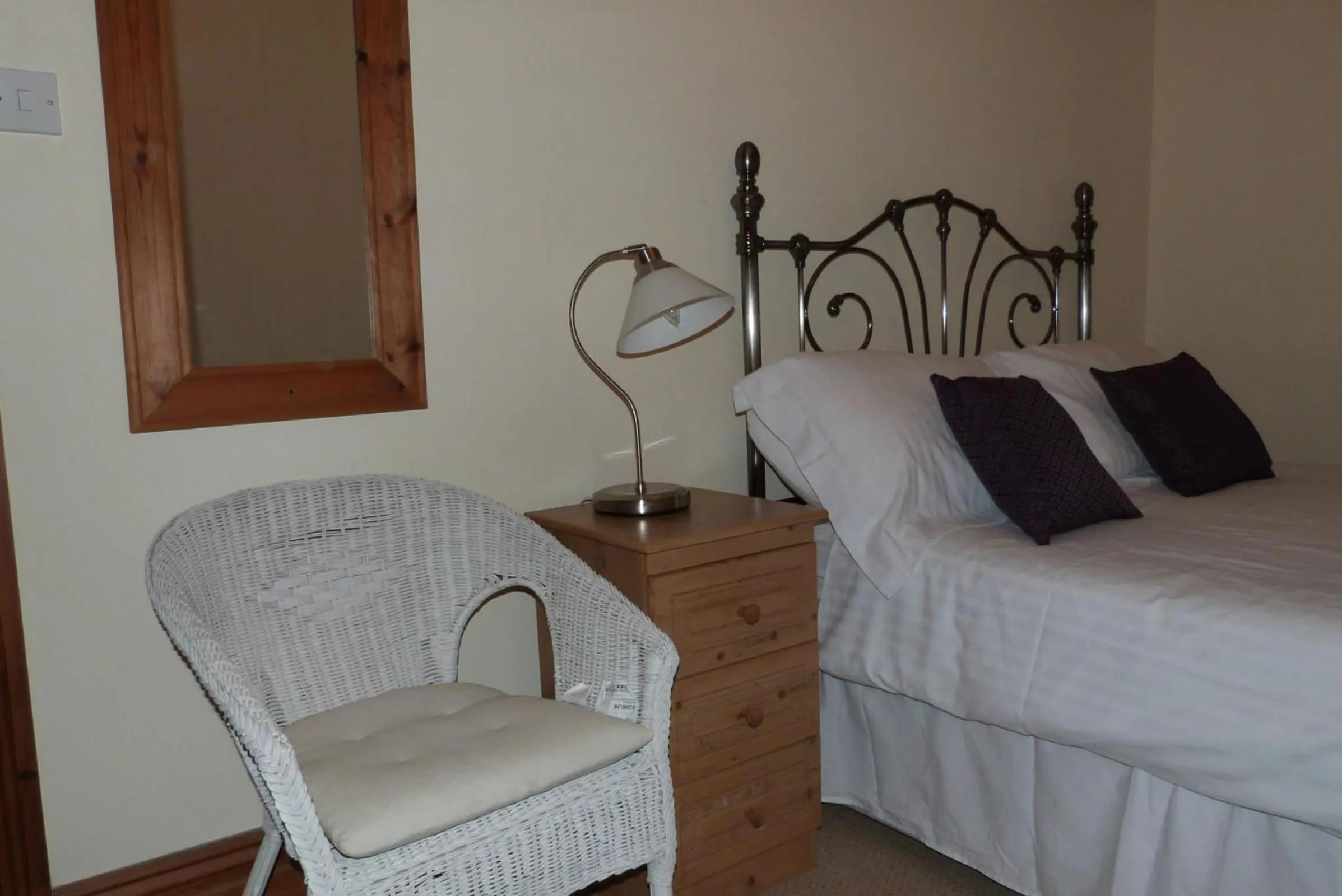 Seating area, Bed in Hurst Dene Aparthotel