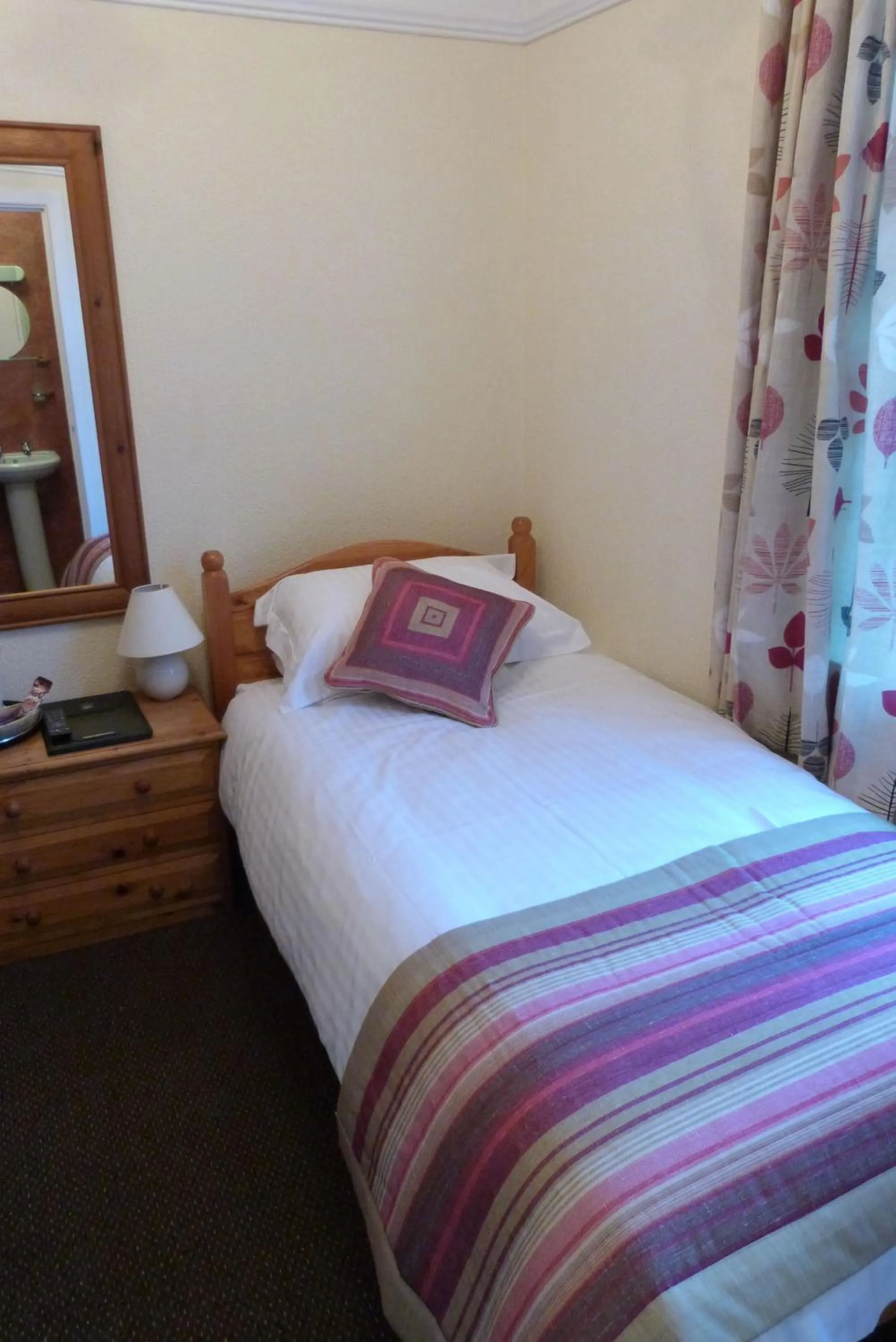 Bed in Hurst Dene Aparthotel