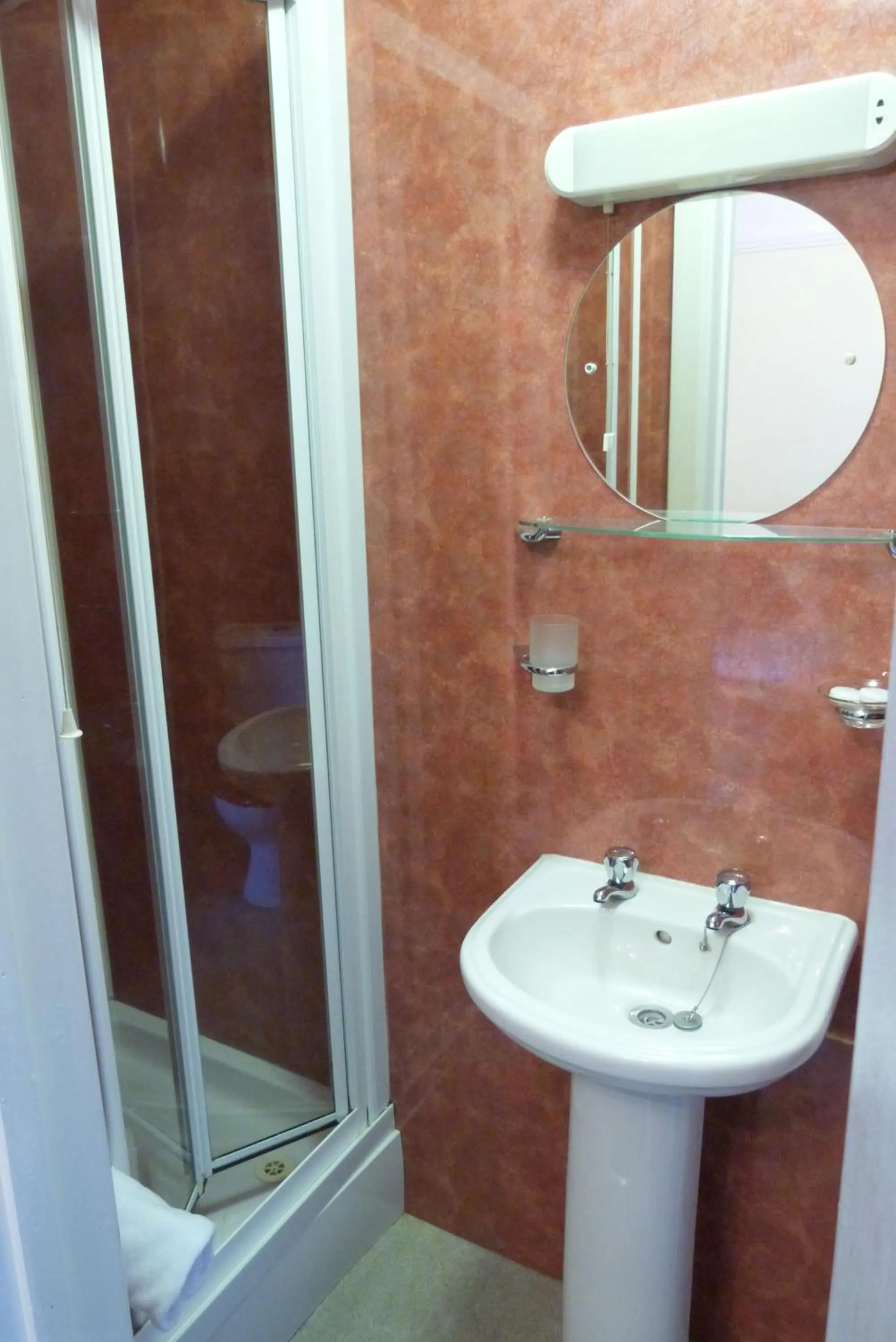 Bathroom in Hurst Dene Aparthotel