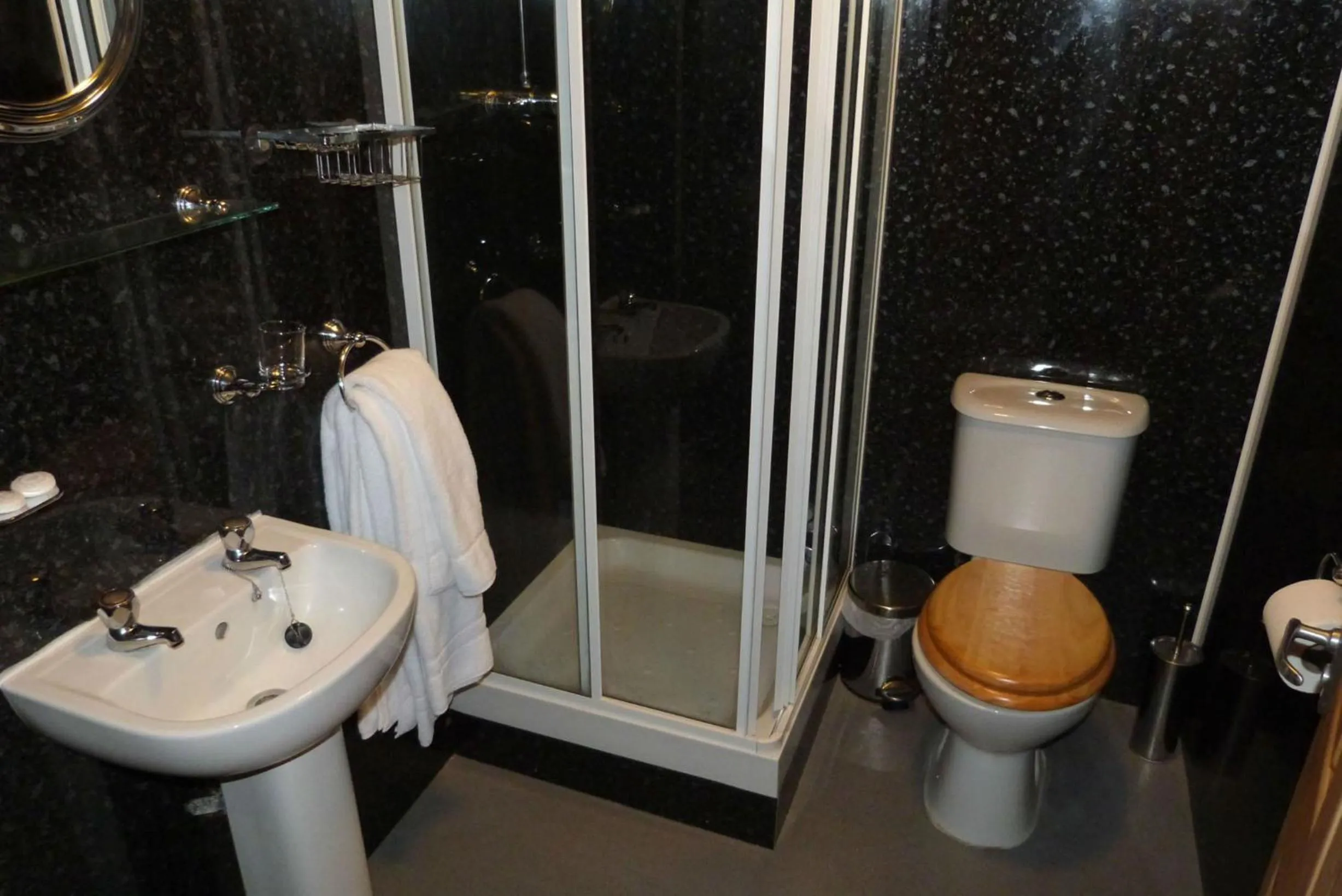 Bathroom in Hurst Dene Aparthotel