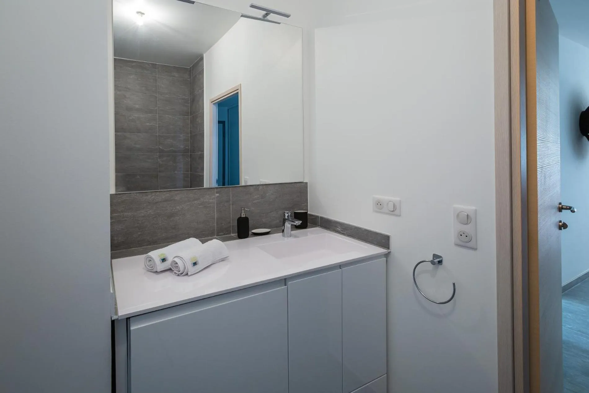 Other in L'AVANT SCENE