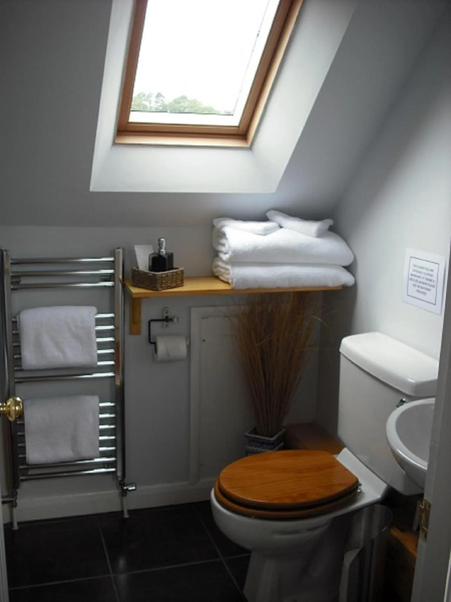 Toilet in Innisfree Cottage