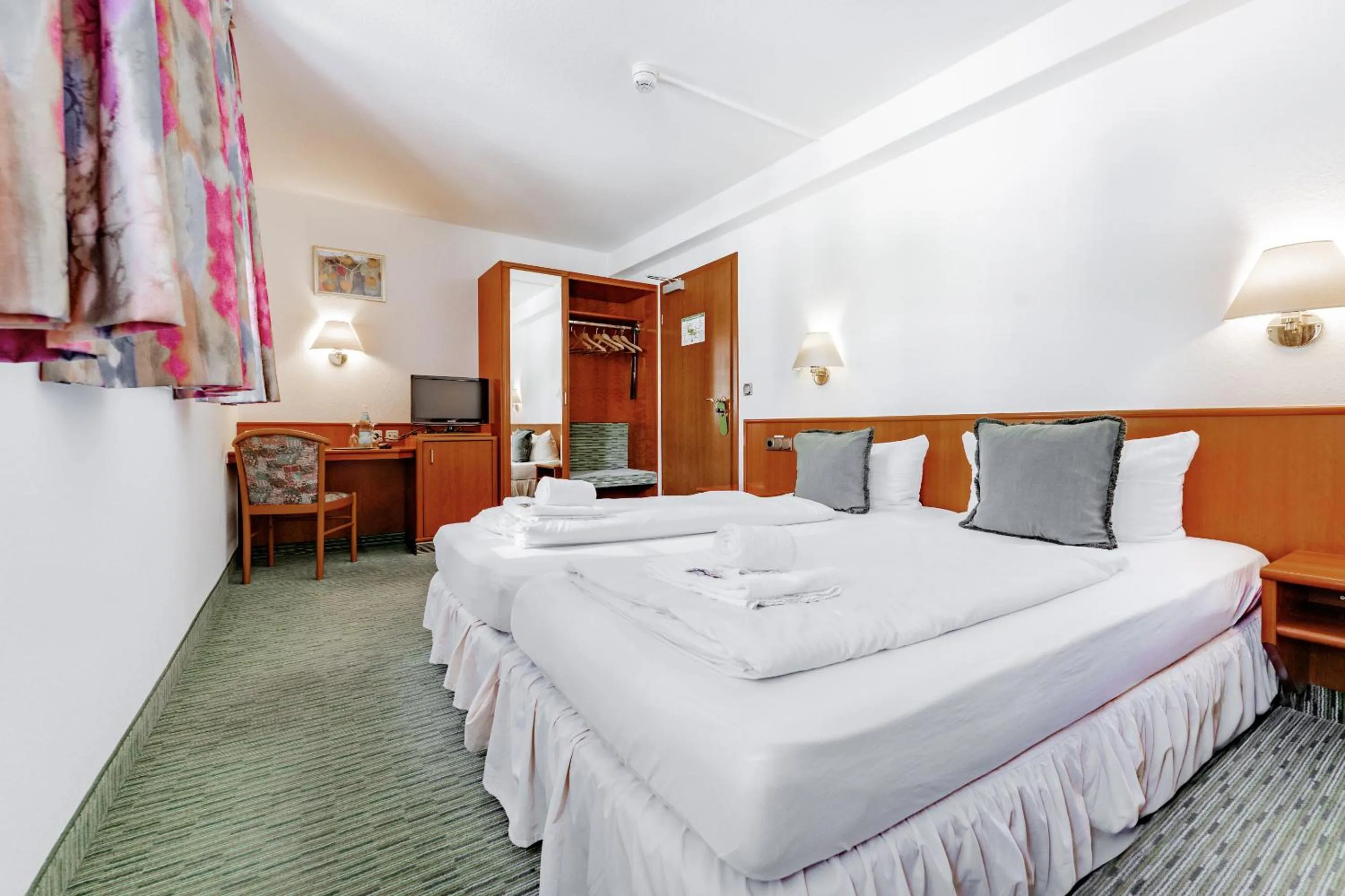 Bedroom, Bed in Hotel Domschatz