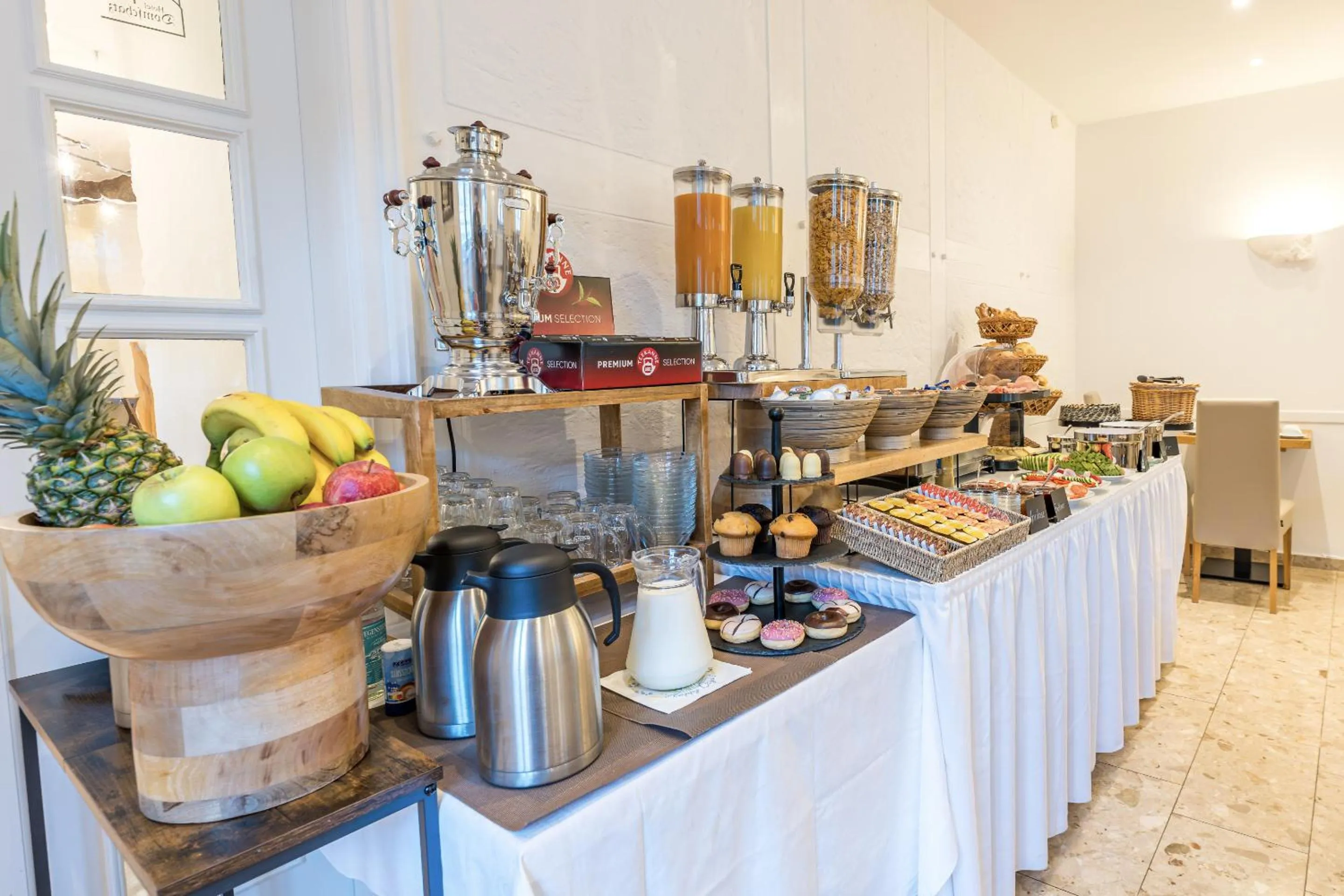 Breakfast in Hotel Domschatz