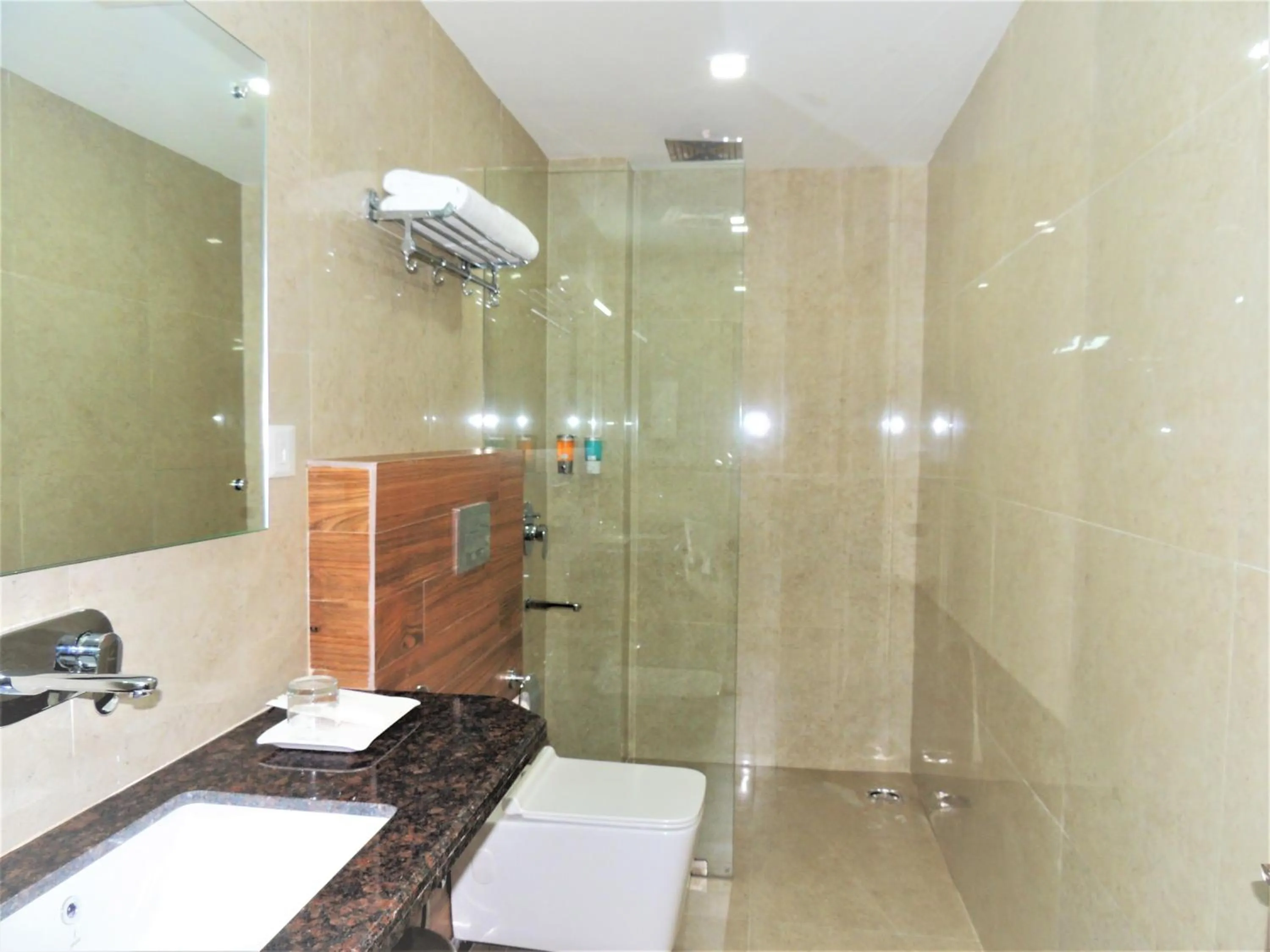 Shower in Hotel Ballerina