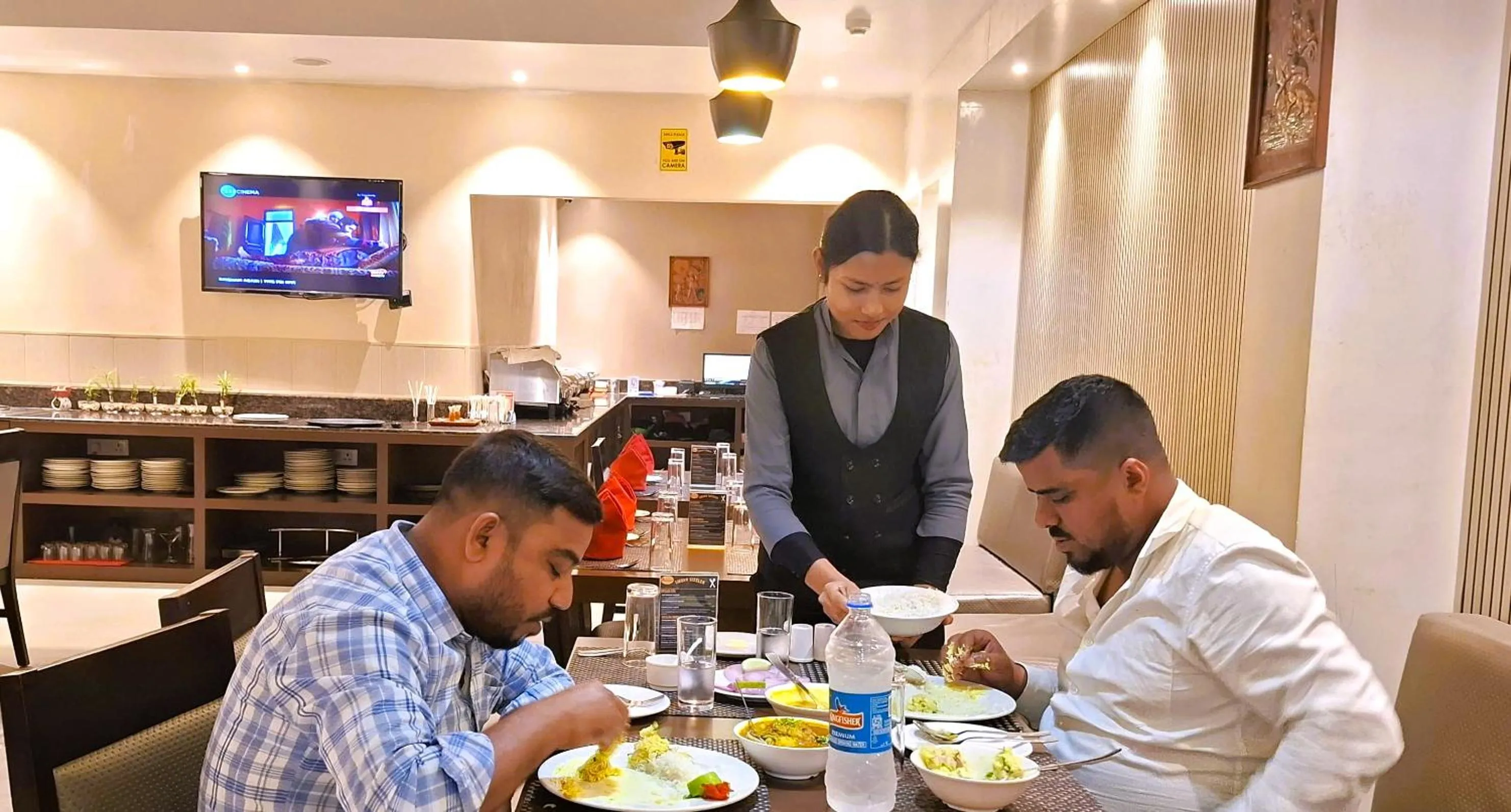 Restaurant/places to eat in Hotel Ballerina