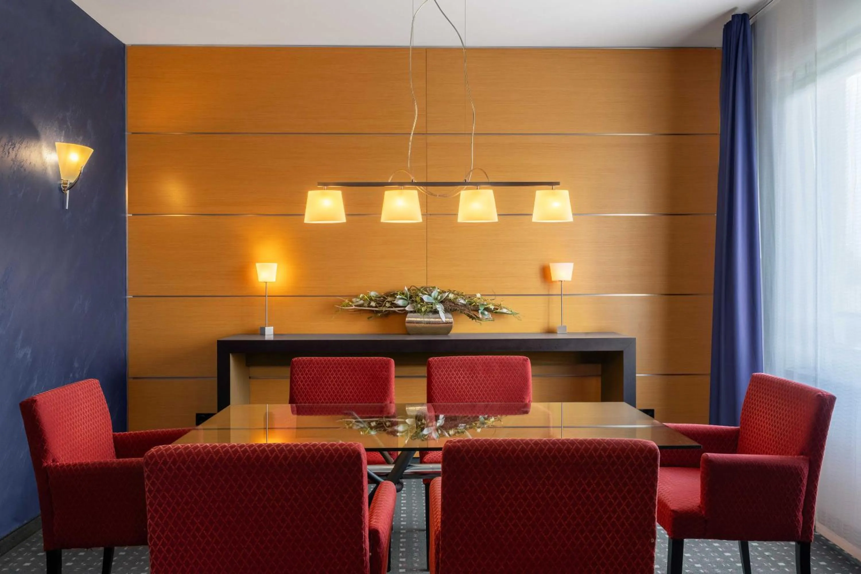 Dining area in Ramada by Wyndham Essen