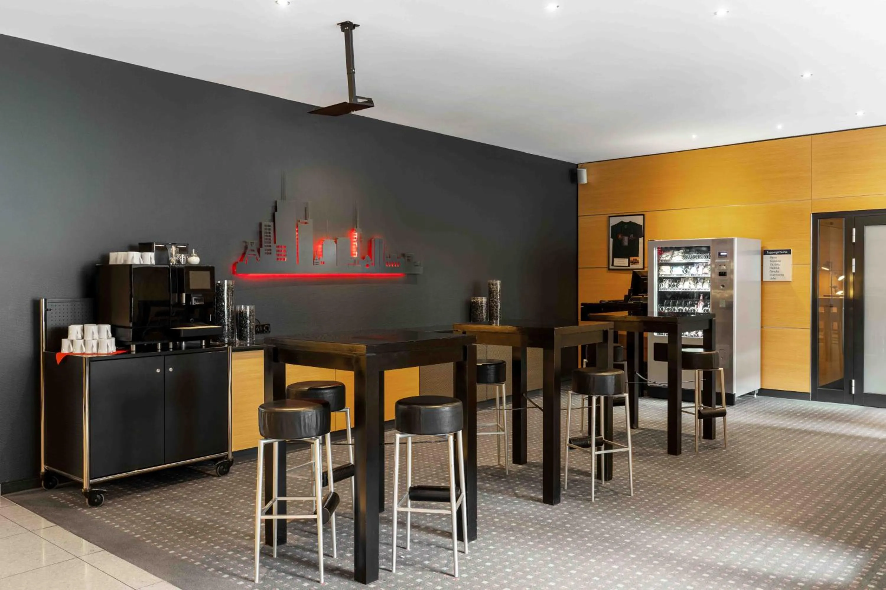 Lounge or bar in Ramada by Wyndham Essen