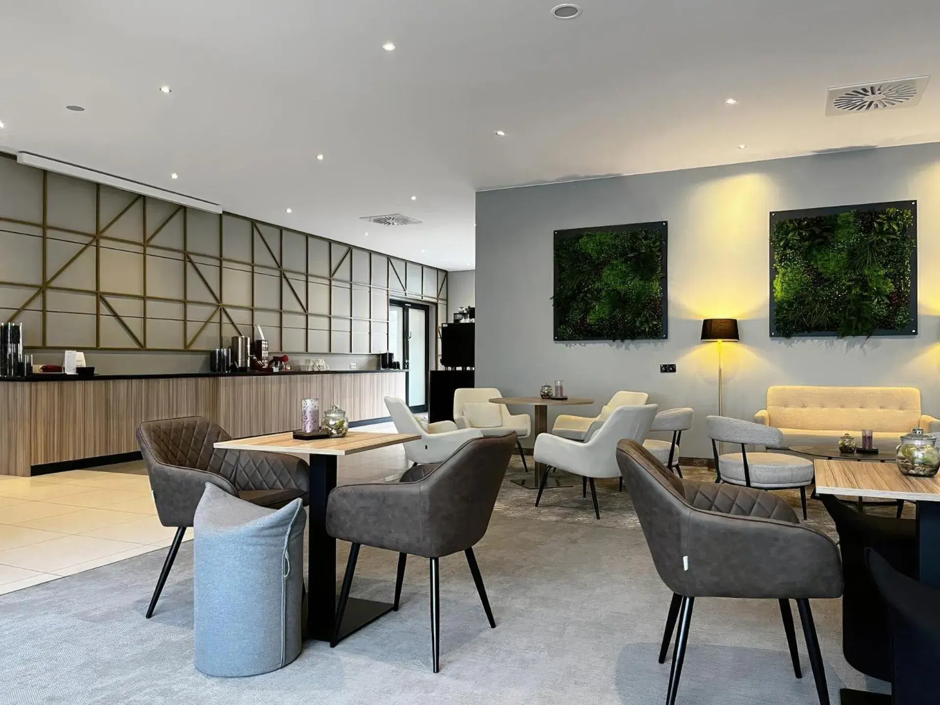 Lobby or reception in Ramada by Wyndham Essen Lobby or reception in Ramada by Wyndham Essen